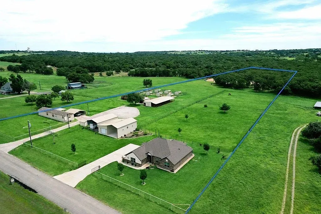 Single Family Residence For Sale in Parker County , 8850 Old Agnes Road, Poolville, Texas 76487, 5 Bedroom, 4 Bathroom, 2 Garage spaces, 3,424 Sqft, built in 2017, mls#21405736, Real Estate Agent in Poolville, Homes For Sale in Parker county, Homes For Sale in Poolville, Realtor in Poolville Texas, Real Estate Brokerage Independent Realty Texas, Luminita Cordes Realtor