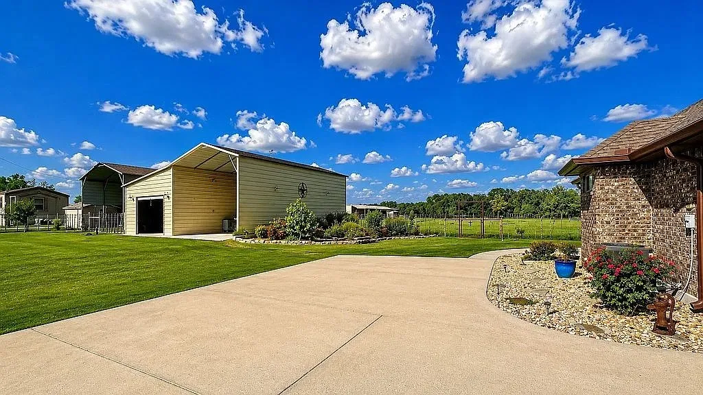 Single Family Residence For Sale in Parker County , 8850 Old Agnes Road, Poolville, Texas 76487, 5 Bedroom, 4 Bathroom, 2 Garage spaces, 3,424 Sqft, built in 2017, mls#21405736, Real Estate Agent in Poolville, Homes For Sale in Parker county, Homes For Sale in Poolville, Realtor in Poolville Texas, Real Estate Brokerage Independent Realty Texas, Luminita Cordes Realtor