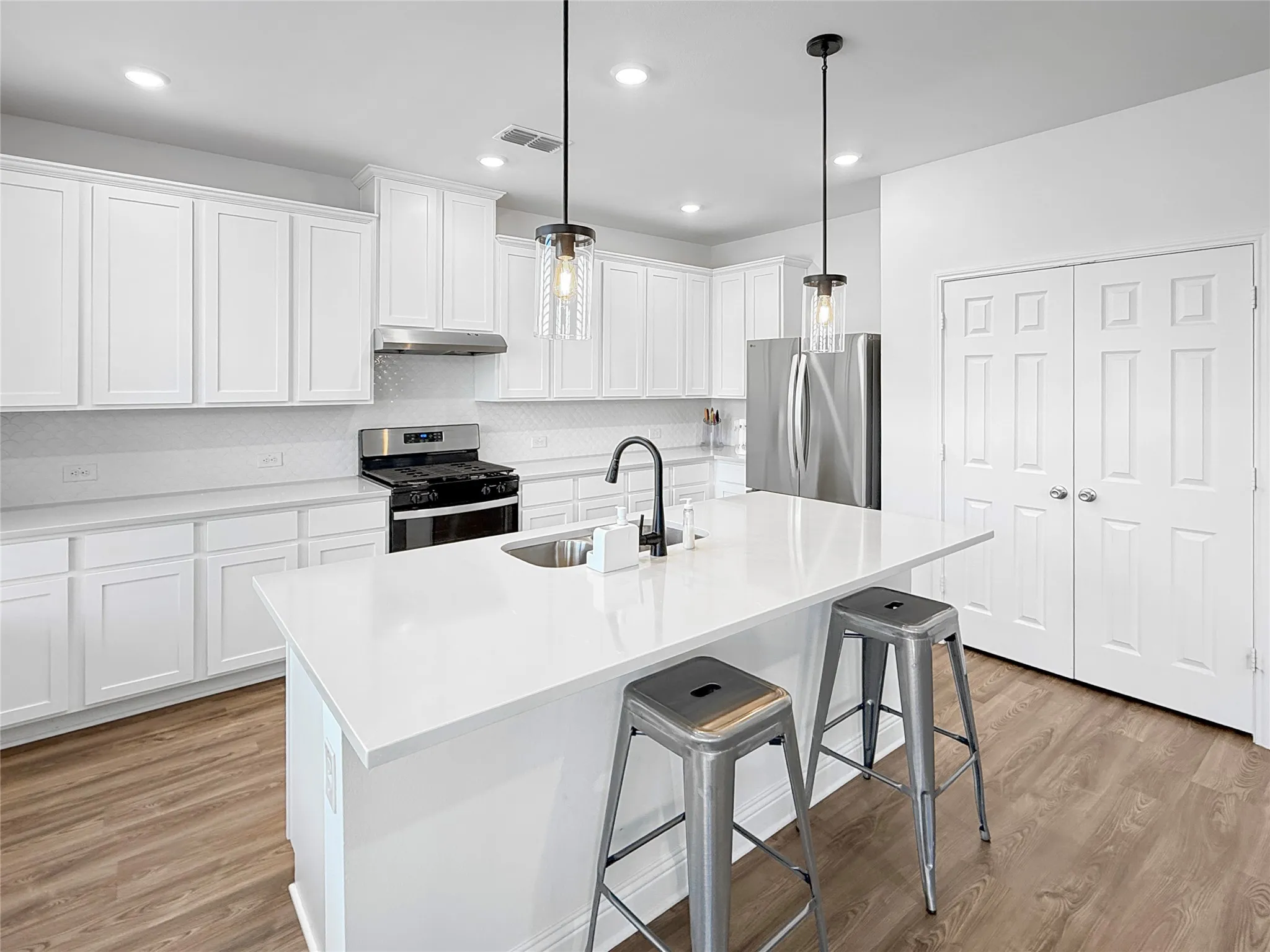 Single Family Residence For Rent in Denton County , 1200 Lancaster Drive, Justin, Texas 76247, 3 Bedroom, 3 Bathroom, 2 Garage spaces, 2,551 Sqft, built in 2024, mls#21405581, Real Estate Agent in Justin, Homes For Rent in Denton county, Homes For Rent in Justin, Realtor in Justin Texas, Real Estate Brokerage Independent Realty Texas, Luminita Cordes Realtor