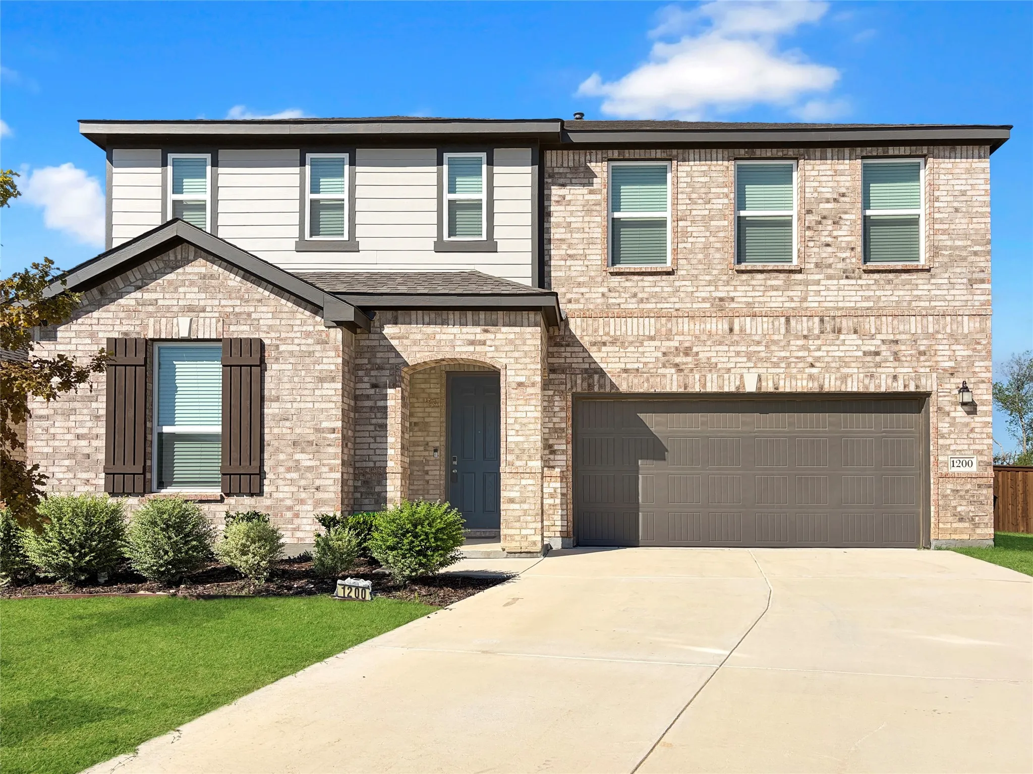 Single Family Residence For Rent in Denton County , 1200 Lancaster Drive, Justin, Texas 76247, 3 Bedroom, 3 Bathroom, 2 Garage spaces, 2,551 Sqft, built in 2024, mls#21405581, Real Estate Agent in Justin, Homes For Rent in Denton county, Homes For Rent in Justin, Realtor in Justin Texas, Real Estate Brokerage Independent Realty Texas, Luminita Cordes Realtor