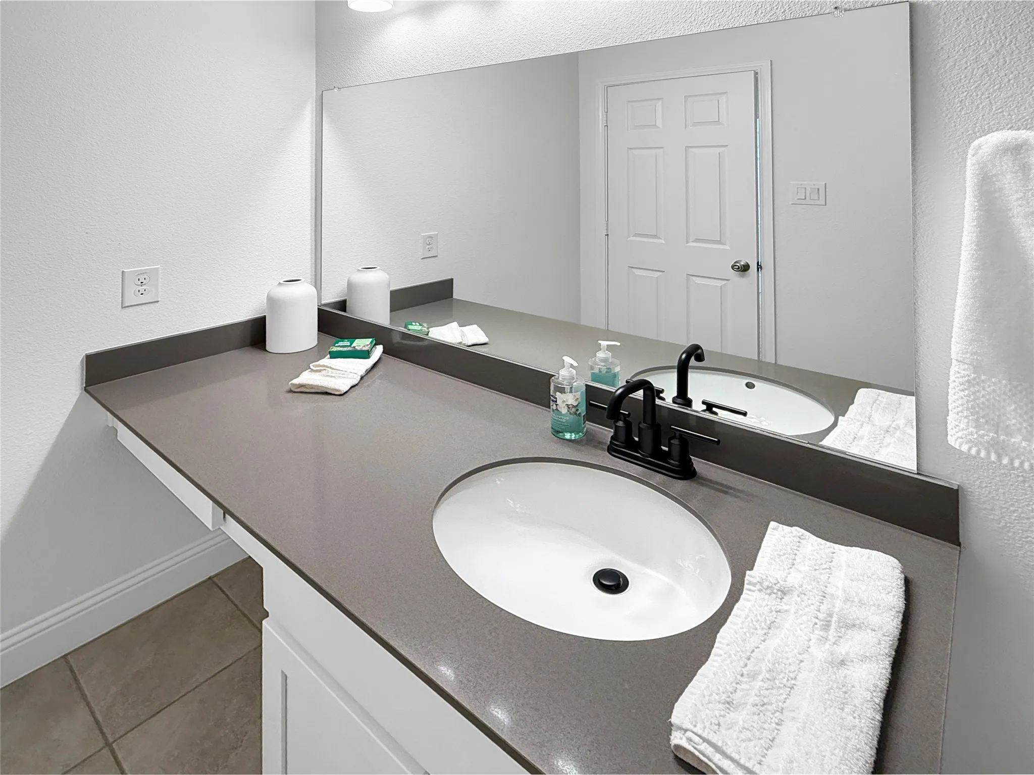 Single Family Residence For Rent in Denton County , 1200 Lancaster Drive, Justin, Texas 76247, 3 Bedroom, 3 Bathroom, 2 Garage spaces, 2,551 Sqft, built in 2024, mls#21405581, Real Estate Agent in Justin, Homes For Rent in Denton county, Homes For Rent in Justin, Realtor in Justin Texas, Real Estate Brokerage Independent Realty Texas, Luminita Cordes Realtor