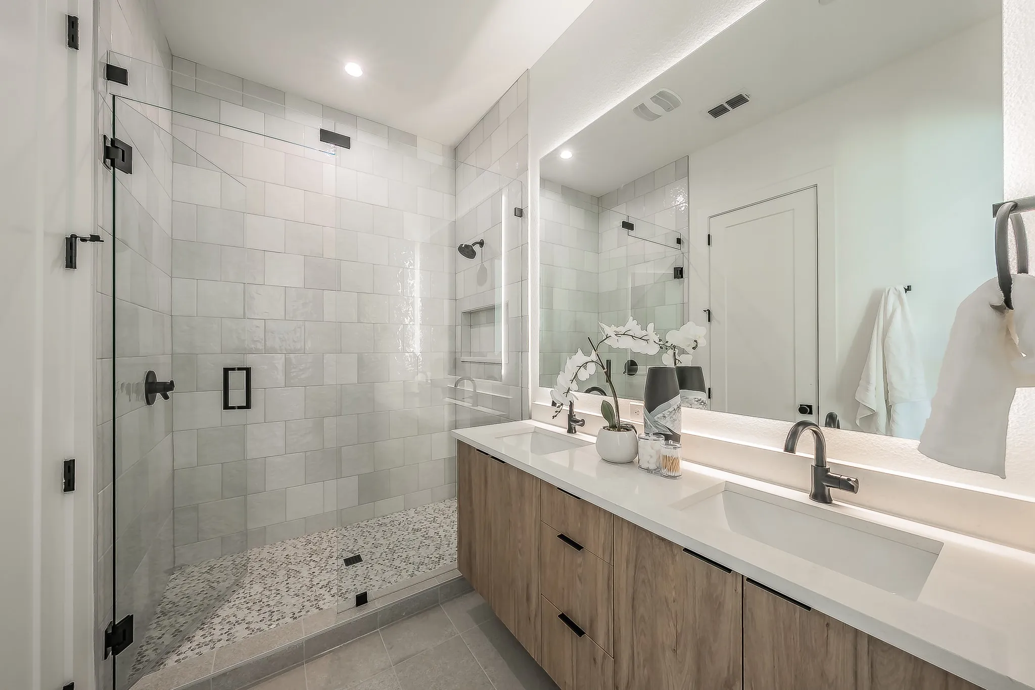 Condominium For Sale in Dallas County , 5320 Reiger Avenue 107, Dallas, Texas 75214, 2 Bedroom, 3 Bathroom, 2 Garage spaces, 1,442 Sqft, built in 2025, mls#21406106, Real Estate Agent in Dallas, Homes For Sale in Dallas county, Homes For Sale in Dallas, Realtor in Dallas Texas, Real Estate Brokerage Independent Realty Texas, Luminita Cordes Realtor