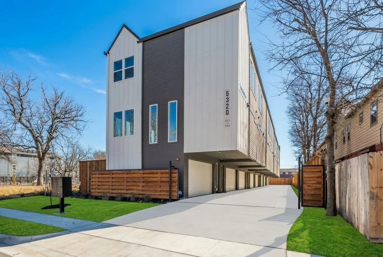 Condominium For Sale in Dallas County , 5320 Reiger Avenue 107, Dallas, Texas 75214, 2 Bedroom, 3 Bathroom, 2 Garage spaces, 1,442 Sqft, built in 2025, mls#21406106, Real Estate Agent in Dallas, Homes For Sale in Dallas county, Homes For Sale in Dallas, Realtor in Dallas Texas, Real Estate Brokerage Independent Realty Texas, Luminita Cordes Realtor