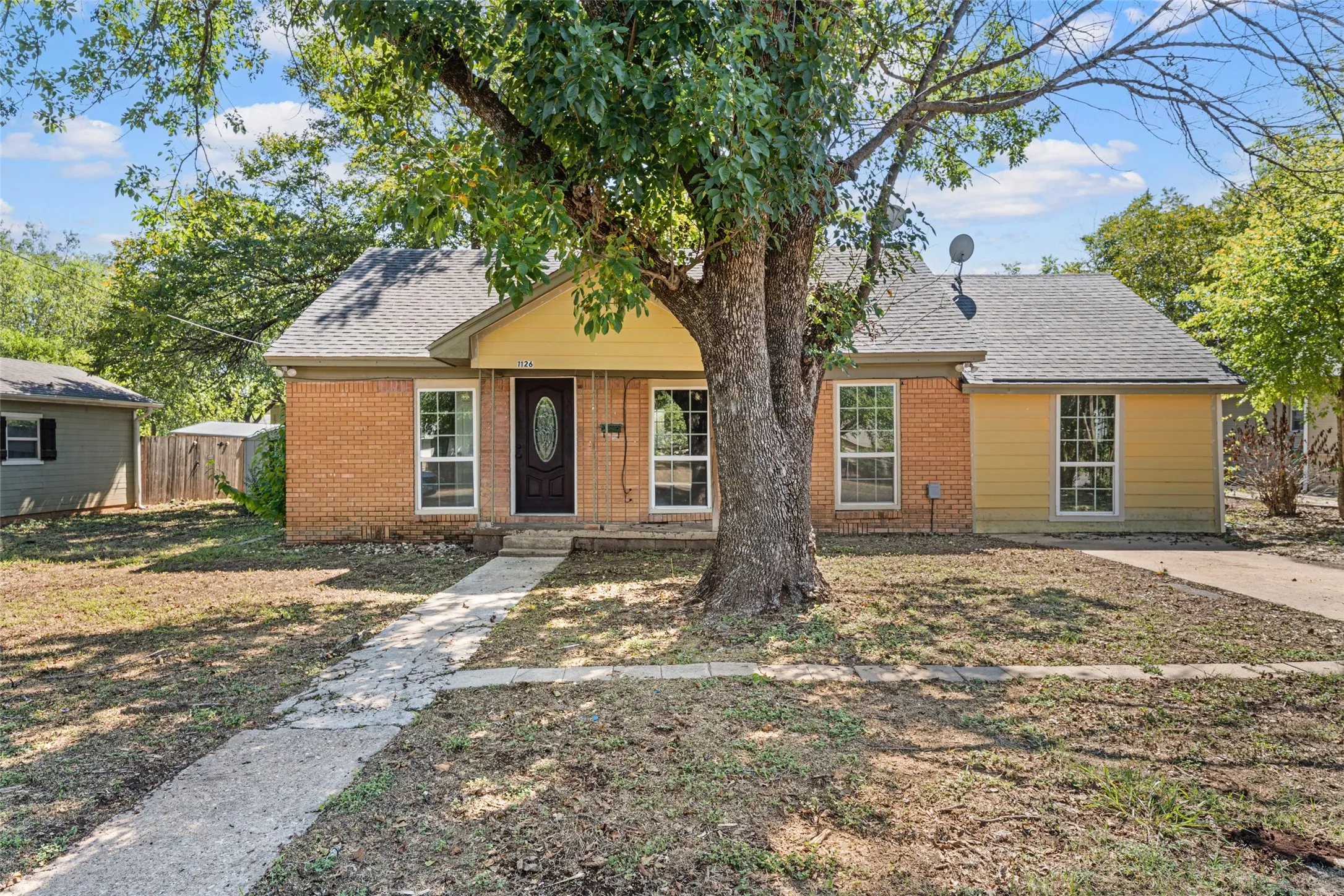Single Family Residence For Sale in Mc Lennan County , 1126 W 7th Street, Mc Gregor, Texas 76657, 3 Bedroom, 1 Bathroom, Garage spaces, 1,416 Sqft, built in 1947, mls#21405929, Real Estate Agent in Mc Gregor, Homes For Sale in Mc Lennan county, Homes For Sale in Mc Gregor, Realtor in Mc Gregor Texas, Real Estate Brokerage Independent Realty Texas, Luminita Cordes Realtor