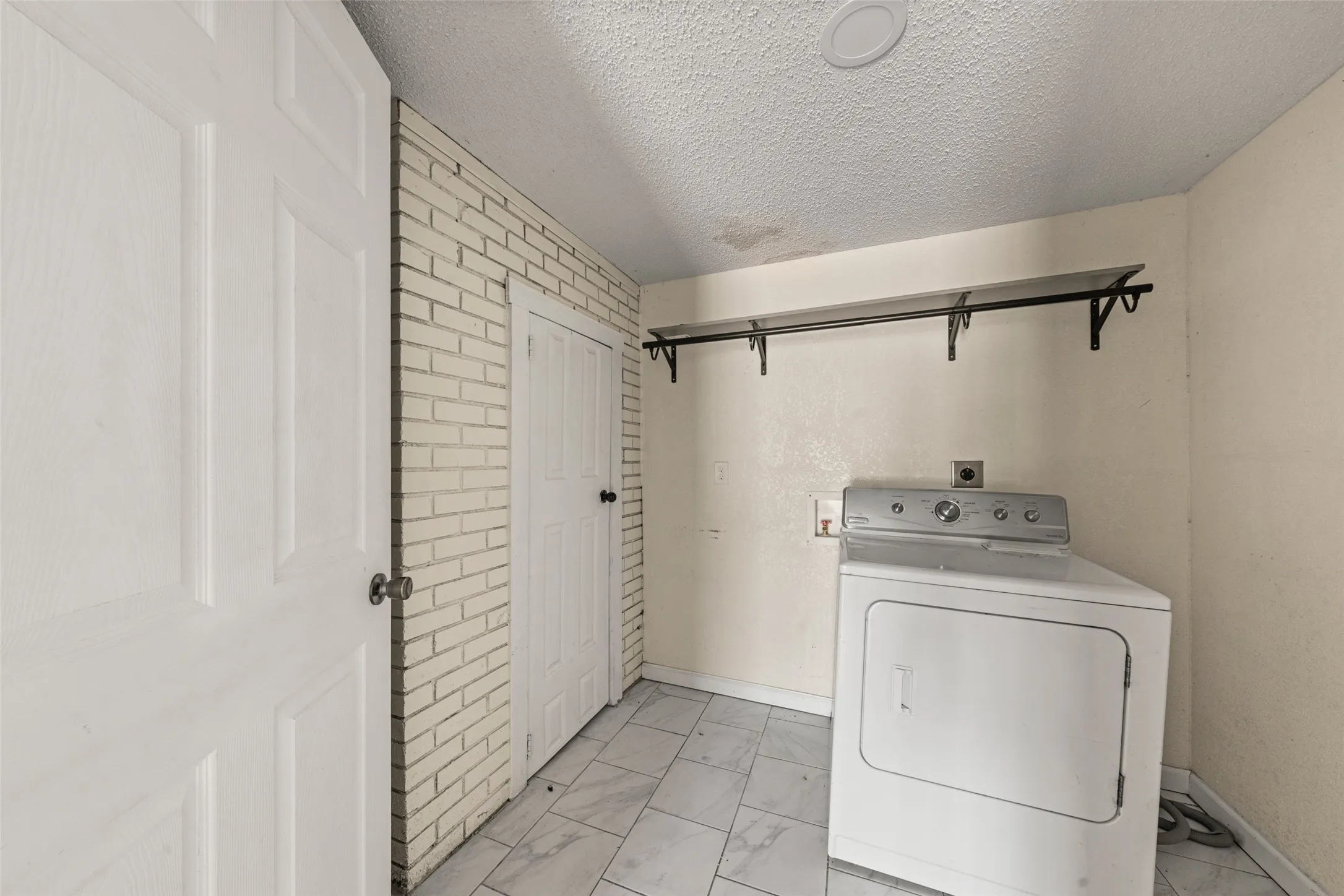 Single Family Residence For Sale in Mc Lennan County , 1126 W 7th Street, Mc Gregor, Texas 76657, 3 Bedroom, 1 Bathroom, Garage spaces, 1,416 Sqft, built in 1947, mls#21405929, Real Estate Agent in Mc Gregor, Homes For Sale in Mc Lennan county, Homes For Sale in Mc Gregor, Realtor in Mc Gregor Texas, Real Estate Brokerage Independent Realty Texas, Luminita Cordes Realtor