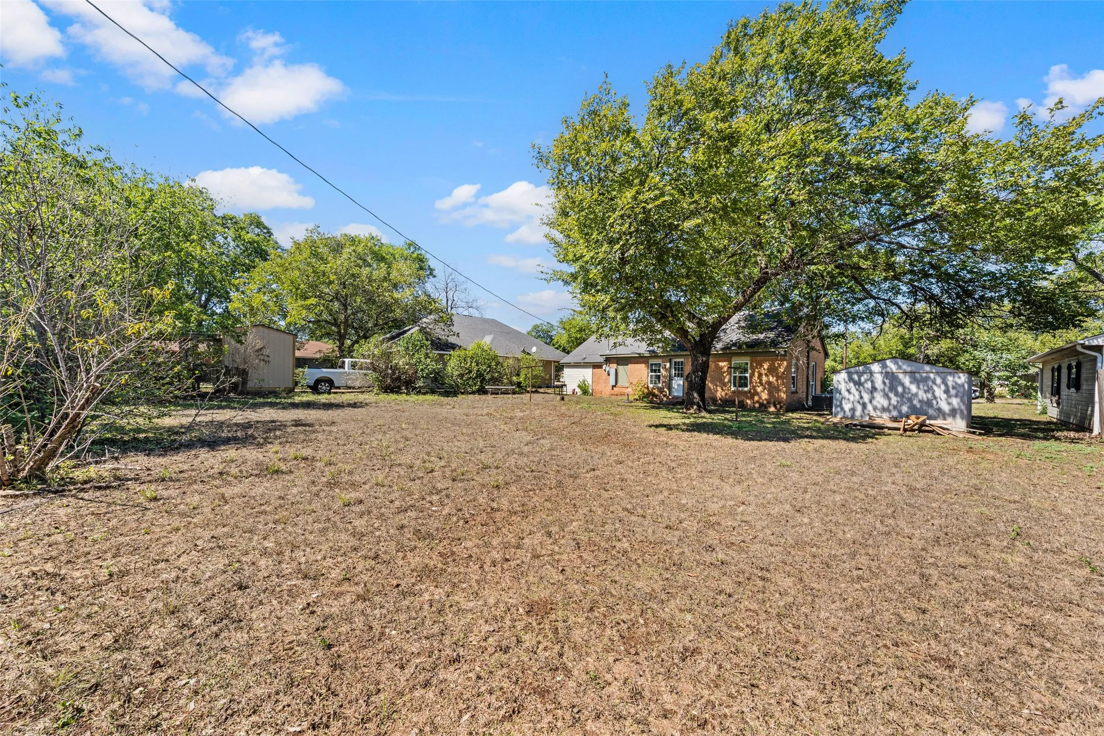 Single Family Residence For Sale in Mc Lennan County , 1126 W 7th Street, Mc Gregor, Texas 76657, 3 Bedroom, 1 Bathroom, Garage spaces, 1,416 Sqft, built in 1947, mls#21405929, Real Estate Agent in Mc Gregor, Homes For Sale in Mc Lennan county, Homes For Sale in Mc Gregor, Realtor in Mc Gregor Texas, Real Estate Brokerage Independent Realty Texas, Luminita Cordes Realtor