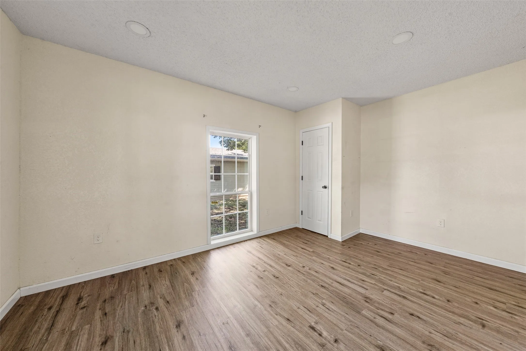 Single Family Residence For Sale in Mc Lennan County , 1126 W 7th Street, Mc Gregor, Texas 76657, 3 Bedroom, 1 Bathroom, Garage spaces, 1,416 Sqft, built in 1947, mls#21405929, Real Estate Agent in Mc Gregor, Homes For Sale in Mc Lennan county, Homes For Sale in Mc Gregor, Realtor in Mc Gregor Texas, Real Estate Brokerage Independent Realty Texas, Luminita Cordes Realtor