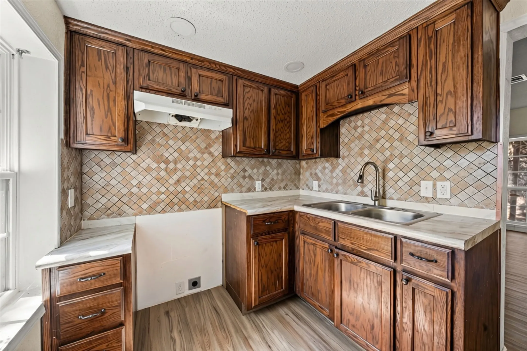 Single Family Residence For Sale in Mc Lennan County , 1126 W 7th Street, Mc Gregor, Texas 76657, 3 Bedroom, 1 Bathroom, Garage spaces, 1,416 Sqft, built in 1947, mls#21405929, Real Estate Agent in Mc Gregor, Homes For Sale in Mc Lennan county, Homes For Sale in Mc Gregor, Realtor in Mc Gregor Texas, Real Estate Brokerage Independent Realty Texas, Luminita Cordes Realtor
