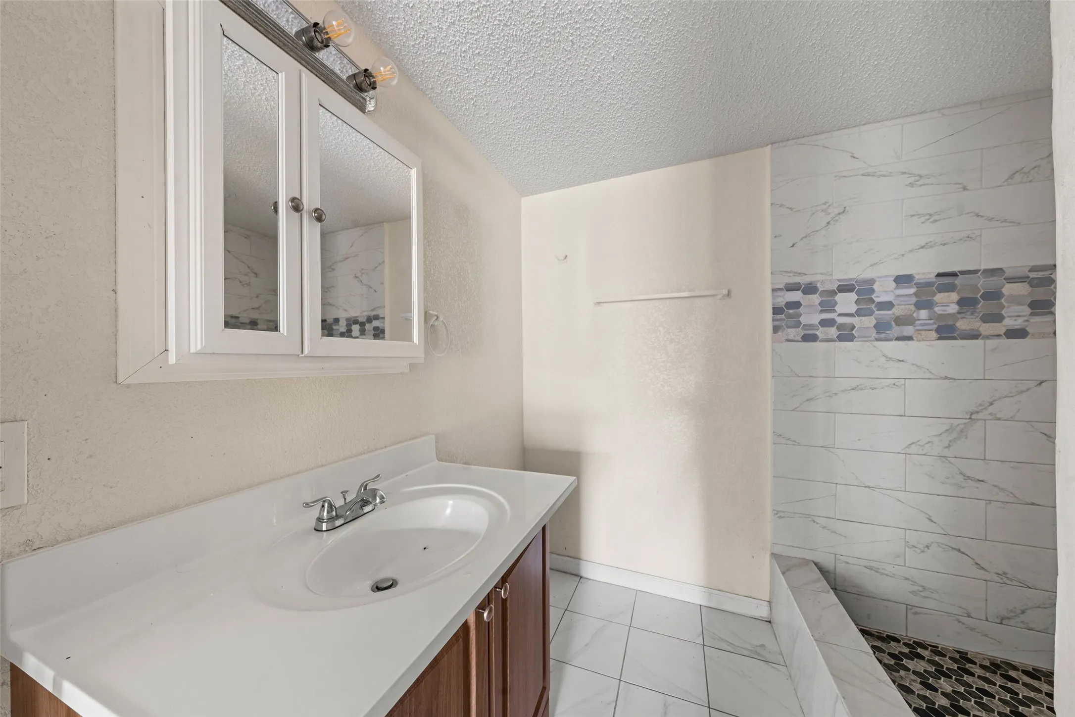 Single Family Residence For Sale in Mc Lennan County , 1126 W 7th Street, Mc Gregor, Texas 76657, 3 Bedroom, 1 Bathroom, Garage spaces, 1,416 Sqft, built in 1947, mls#21405929, Real Estate Agent in Mc Gregor, Homes For Sale in Mc Lennan county, Homes For Sale in Mc Gregor, Realtor in Mc Gregor Texas, Real Estate Brokerage Independent Realty Texas, Luminita Cordes Realtor