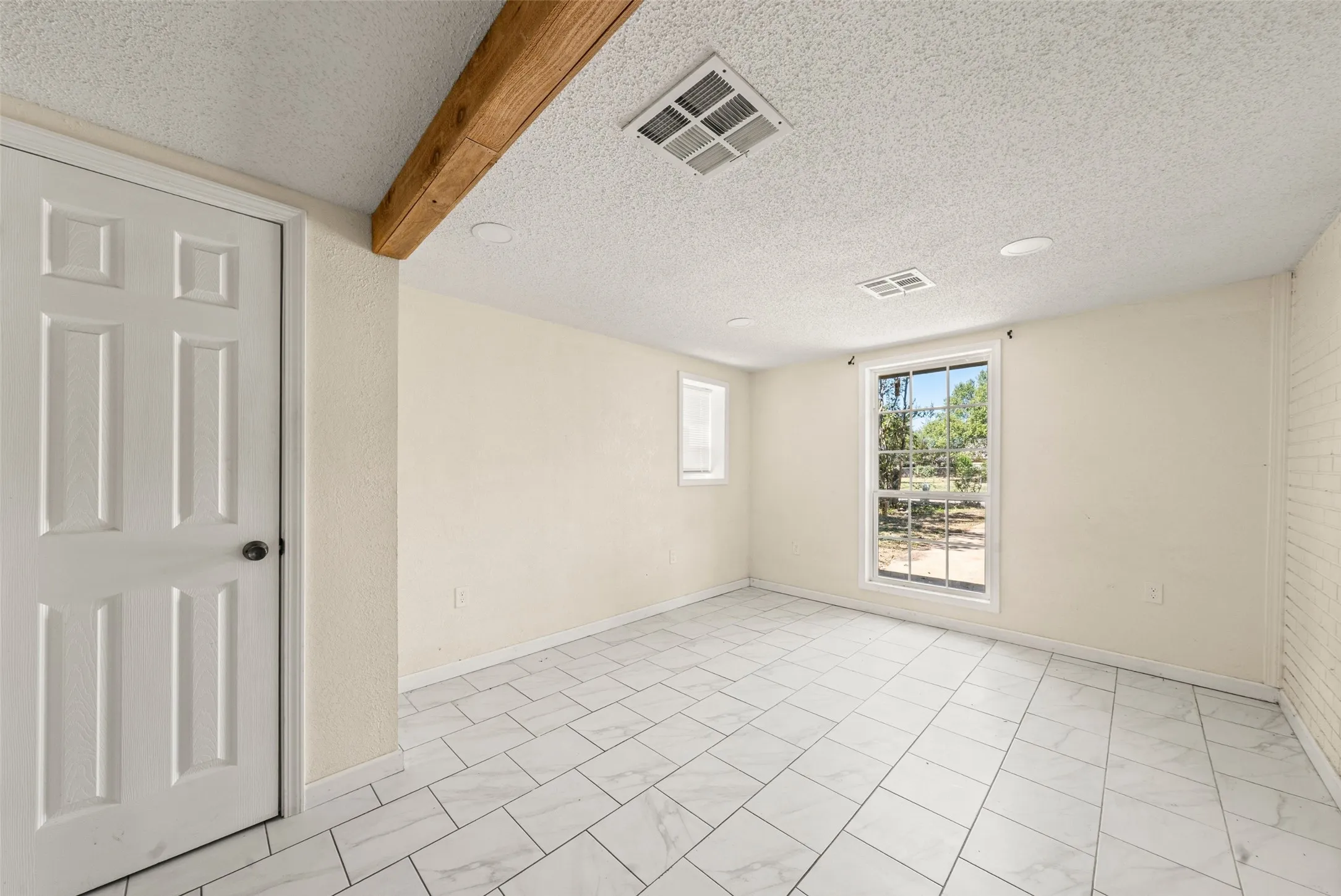 Single Family Residence For Sale in Mc Lennan County , 1126 W 7th Street, Mc Gregor, Texas 76657, 3 Bedroom, 1 Bathroom, Garage spaces, 1,416 Sqft, built in 1947, mls#21405929, Real Estate Agent in Mc Gregor, Homes For Sale in Mc Lennan county, Homes For Sale in Mc Gregor, Realtor in Mc Gregor Texas, Real Estate Brokerage Independent Realty Texas, Luminita Cordes Realtor
