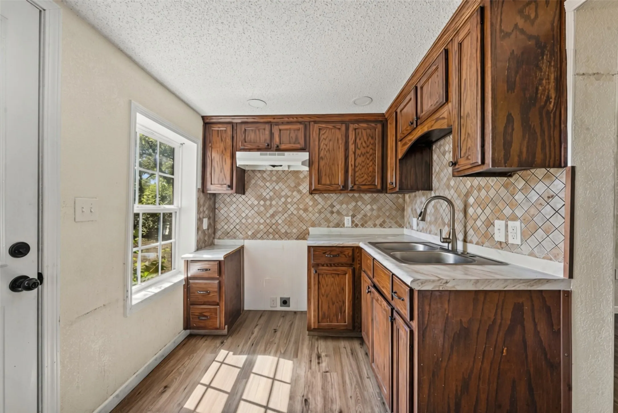 Single Family Residence For Sale in Mc Lennan County , 1126 W 7th Street, Mc Gregor, Texas 76657, 3 Bedroom, 1 Bathroom, Garage spaces, 1,416 Sqft, built in 1947, mls#21405929, Real Estate Agent in Mc Gregor, Homes For Sale in Mc Lennan county, Homes For Sale in Mc Gregor, Realtor in Mc Gregor Texas, Real Estate Brokerage Independent Realty Texas, Luminita Cordes Realtor
