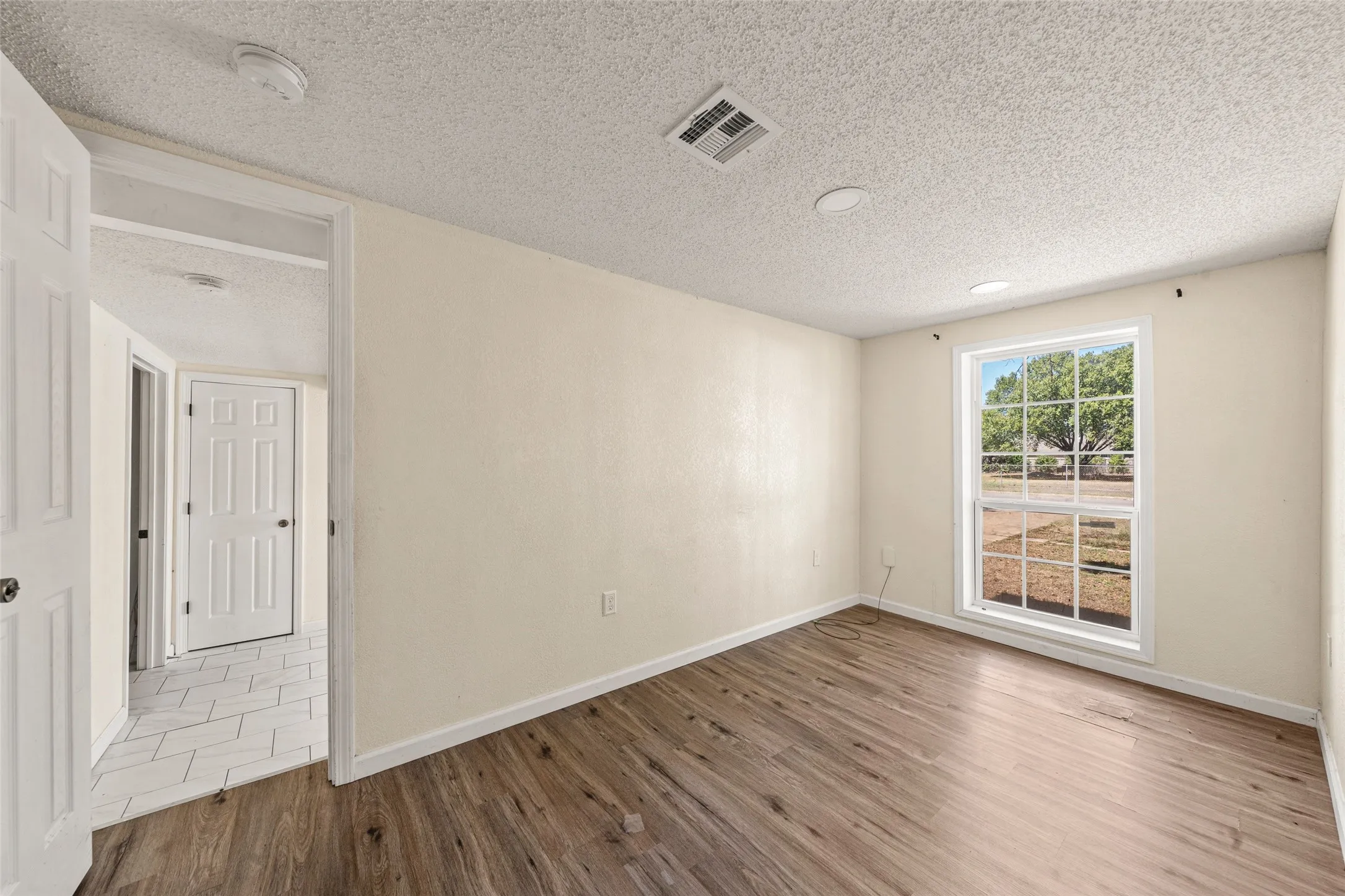 Single Family Residence For Sale in Mc Lennan County , 1126 W 7th Street, Mc Gregor, Texas 76657, 3 Bedroom, 1 Bathroom, Garage spaces, 1,416 Sqft, built in 1947, mls#21405929, Real Estate Agent in Mc Gregor, Homes For Sale in Mc Lennan county, Homes For Sale in Mc Gregor, Realtor in Mc Gregor Texas, Real Estate Brokerage Independent Realty Texas, Luminita Cordes Realtor