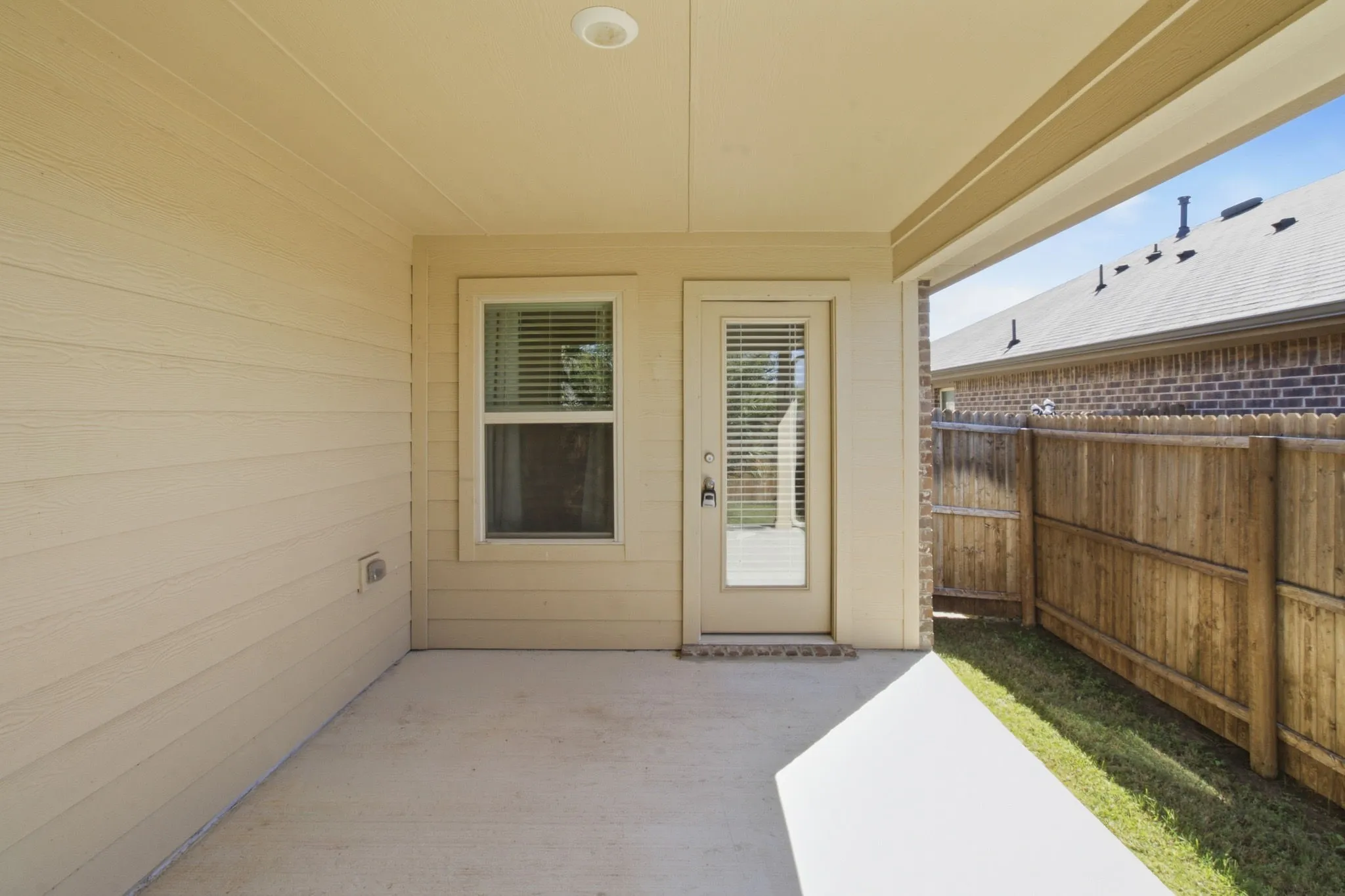 Single Family Residence For Sale in Kaufman County , 2310 Wisterwood Lane, Crandall, Texas 75114, 4 Bedroom, 3 Bathroom, 2 Garage spaces, 2,094 Sqft, built in 2020, mls#21394517, Real Estate Agent in Crandall, Homes For Sale in Kaufman county, Homes For Sale in Crandall, Realtor in Crandall Texas, Real Estate Brokerage Independent Realty Texas, Luminita Cordes Realtor
