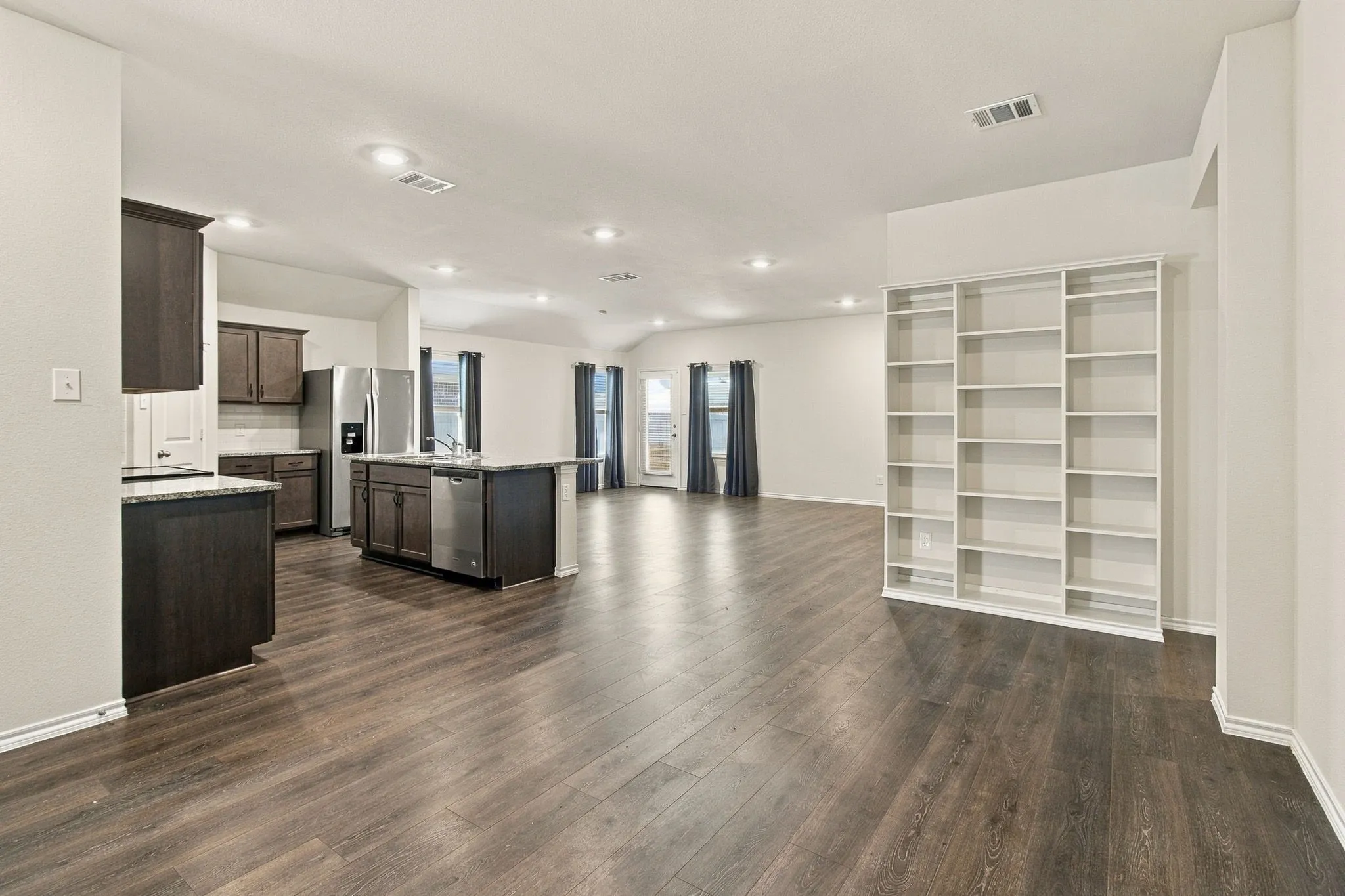 Single Family Residence For Sale in Kaufman County , 2310 Wisterwood Lane, Crandall, Texas 75114, 4 Bedroom, 3 Bathroom, 2 Garage spaces, 2,094 Sqft, built in 2020, mls#21394517, Real Estate Agent in Crandall, Homes For Sale in Kaufman county, Homes For Sale in Crandall, Realtor in Crandall Texas, Real Estate Brokerage Independent Realty Texas, Luminita Cordes Realtor