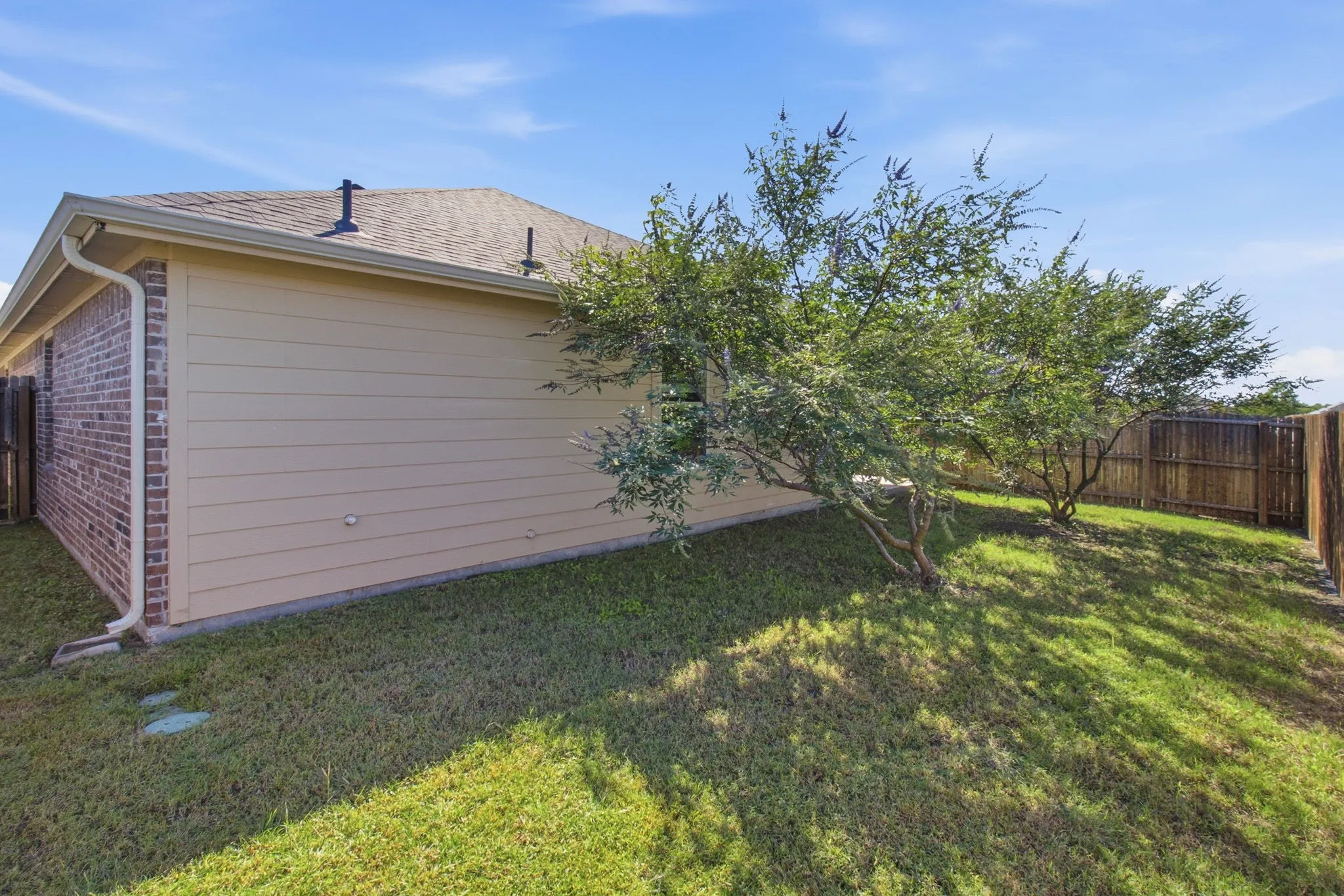 Single Family Residence For Sale in Kaufman County , 2310 Wisterwood Lane, Crandall, Texas 75114, 4 Bedroom, 3 Bathroom, 2 Garage spaces, 2,094 Sqft, built in 2020, mls#21394517, Real Estate Agent in Crandall, Homes For Sale in Kaufman county, Homes For Sale in Crandall, Realtor in Crandall Texas, Real Estate Brokerage Independent Realty Texas, Luminita Cordes Realtor