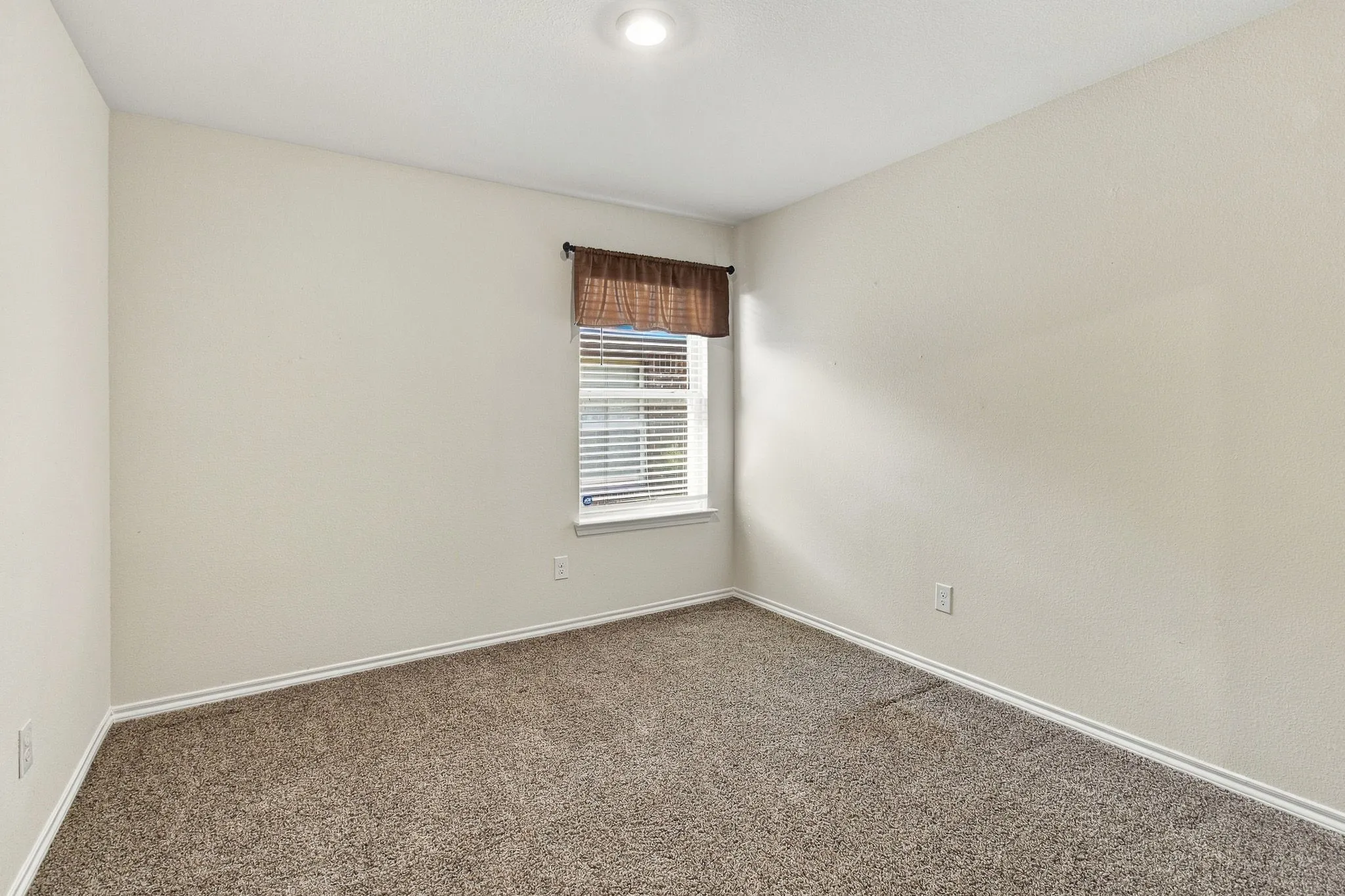 Single Family Residence For Sale in Kaufman County , 2310 Wisterwood Lane, Crandall, Texas 75114, 4 Bedroom, 3 Bathroom, 2 Garage spaces, 2,094 Sqft, built in 2020, mls#21394517, Real Estate Agent in Crandall, Homes For Sale in Kaufman county, Homes For Sale in Crandall, Realtor in Crandall Texas, Real Estate Brokerage Independent Realty Texas, Luminita Cordes Realtor