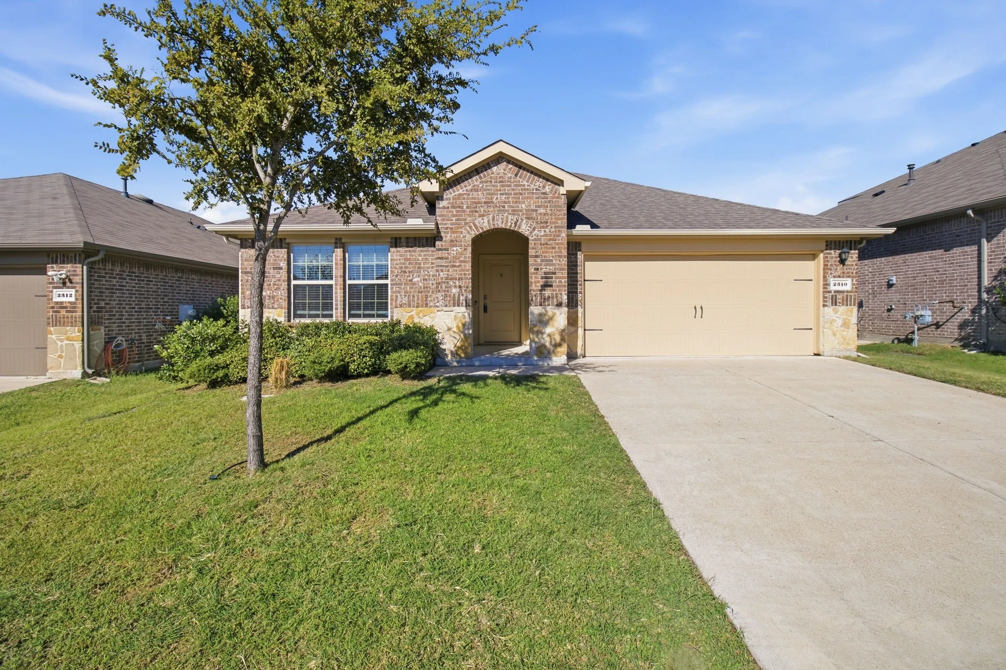 Single Family Residence For Sale in Kaufman County , 2310 Wisterwood Lane, Crandall, Texas 75114, 4 Bedroom, 3 Bathroom, 2 Garage spaces, 2,094 Sqft, built in 2020, mls#21394517, Real Estate Agent in Crandall, Homes For Sale in Kaufman county, Homes For Sale in Crandall, Realtor in Crandall Texas, Real Estate Brokerage Independent Realty Texas, Luminita Cordes Realtor