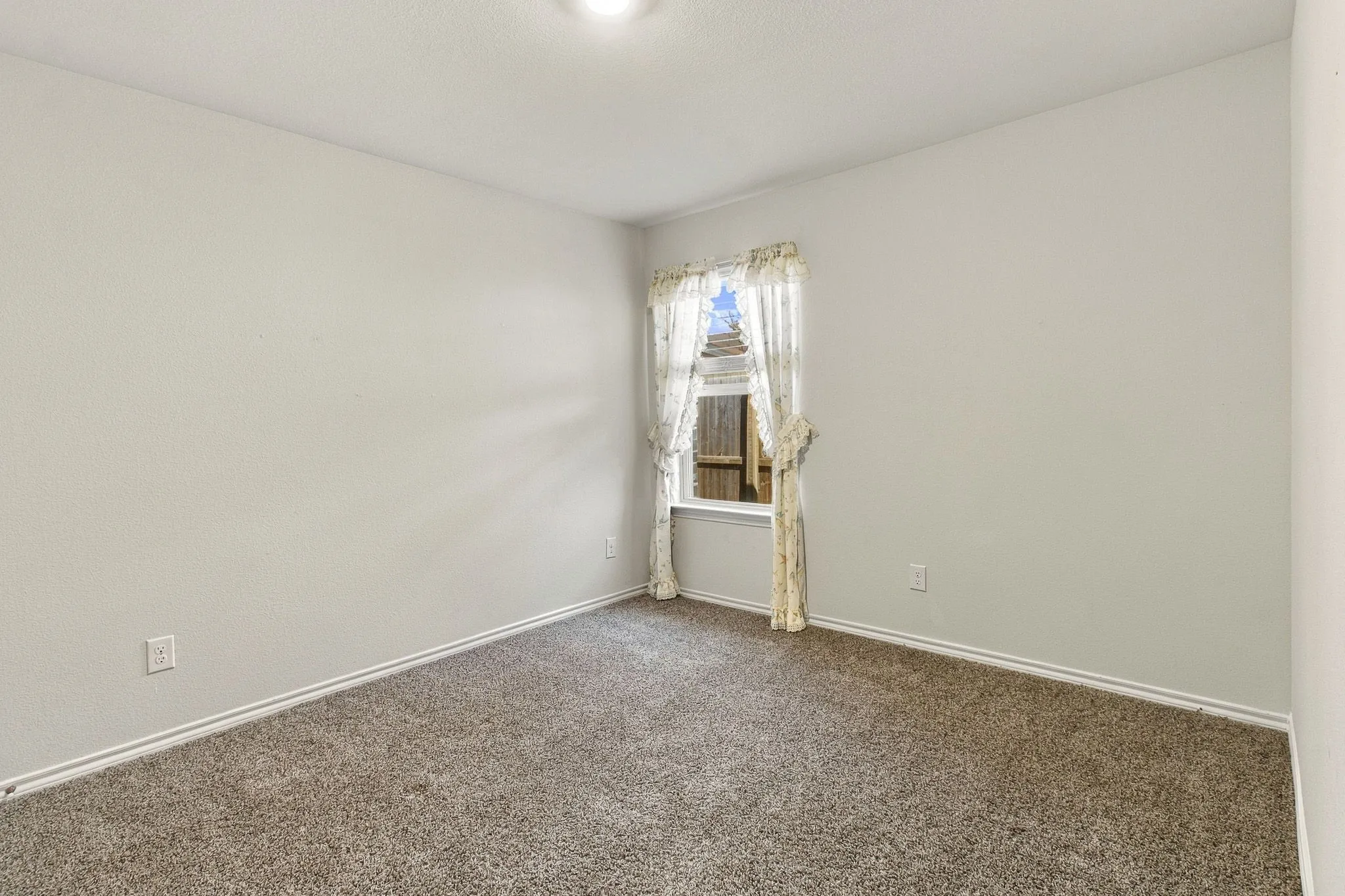 Single Family Residence For Sale in Kaufman County , 2310 Wisterwood Lane, Crandall, Texas 75114, 4 Bedroom, 3 Bathroom, 2 Garage spaces, 2,094 Sqft, built in 2020, mls#21394517, Real Estate Agent in Crandall, Homes For Sale in Kaufman county, Homes For Sale in Crandall, Realtor in Crandall Texas, Real Estate Brokerage Independent Realty Texas, Luminita Cordes Realtor