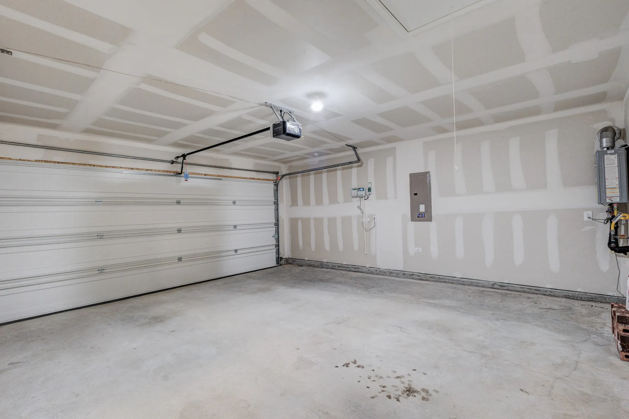 Single Family Residence For Rent in Denton County , 2804 Eppright Drive, Little Elm, Texas 75068, 4 Bedroom, 2 Bathroom, Garage spaces, 1,743 Sqft, built in 2023, mls#21403711, Real Estate Agent in Little Elm, Homes For Rent in Denton county, Homes For Rent in Little Elm, Realtor in Little Elm Texas, Real Estate Brokerage Independent Realty Texas, Luminita Cordes Realtor