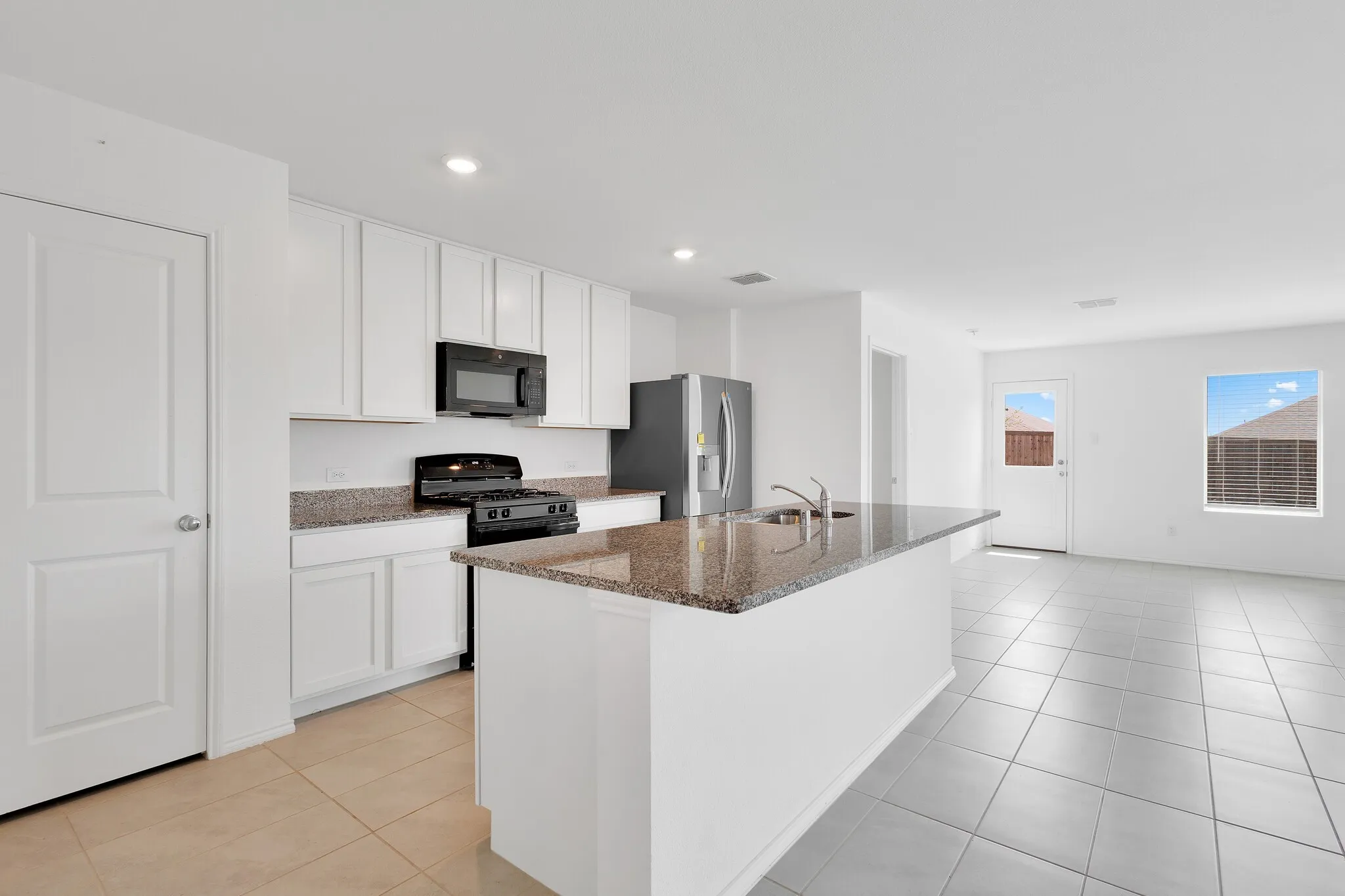 Single Family Residence For Rent in Denton County , 2804 Eppright Drive, Little Elm, Texas 75068, 4 Bedroom, 2 Bathroom, Garage spaces, 1,743 Sqft, built in 2023, mls#21403711, Real Estate Agent in Little Elm, Homes For Rent in Denton county, Homes For Rent in Little Elm, Realtor in Little Elm Texas, Real Estate Brokerage Independent Realty Texas, Luminita Cordes Realtor