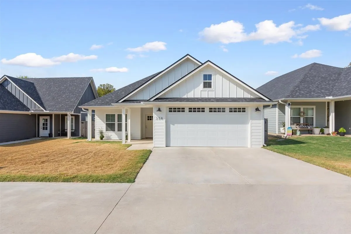 Single Family Residence For Sale in Mc Lennan County , 308 N Main Street, Mc Gregor, Texas 76657, 3 Bedroom, 2 Bathroom, 2 Garage spaces, 1,848 Sqft, built in 2023, mls#21404576, Real Estate Agent in Mc Gregor, Homes For Sale in Mc Lennan county, Homes For Sale in Mc Gregor, Realtor in Mc Gregor Texas, Real Estate Brokerage Independent Realty Texas, Luminita Cordes Realtor