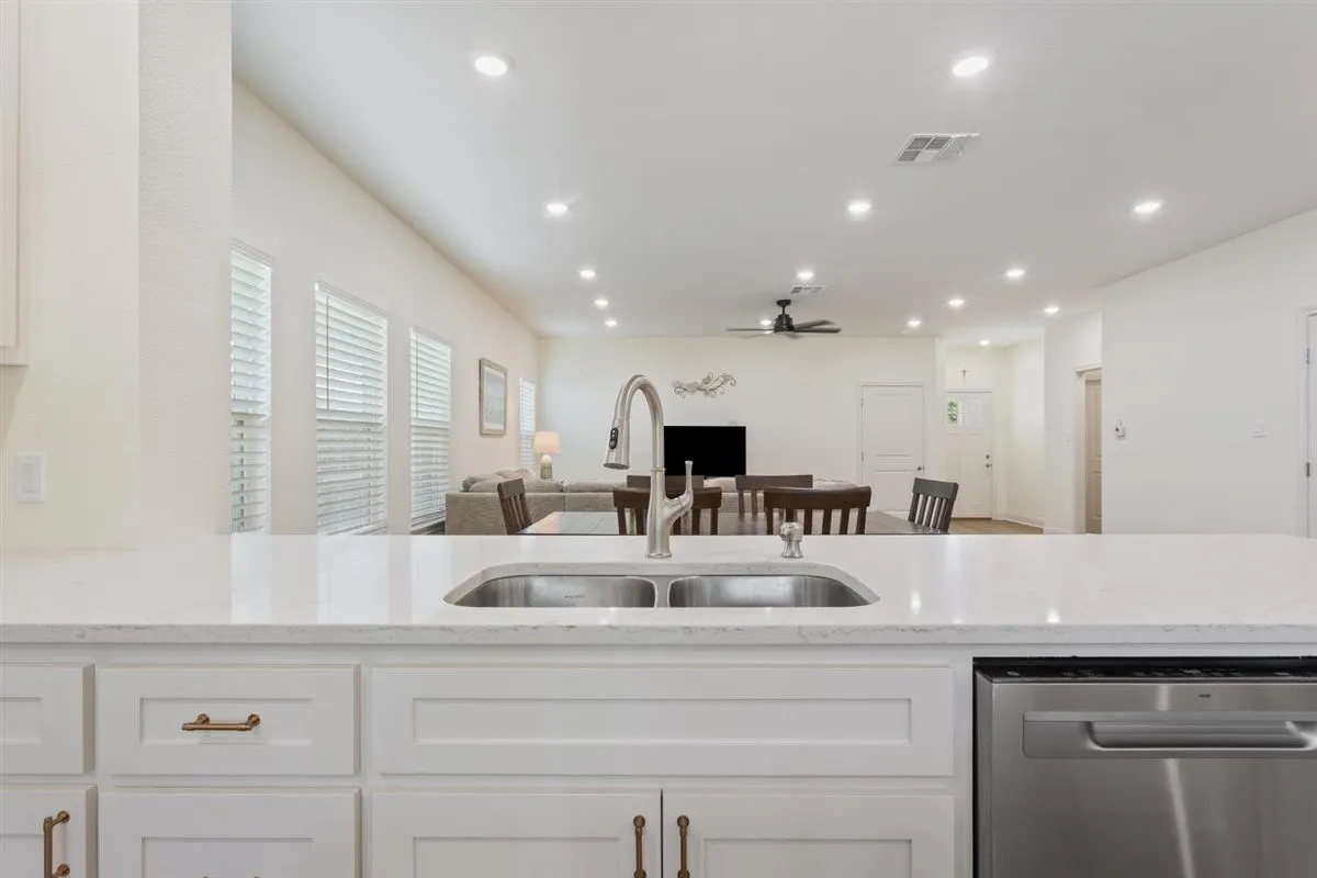 Single Family Residence For Sale in Mc Lennan County , 308 N Main Street, Mc Gregor, Texas 76657, 3 Bedroom, 2 Bathroom, 2 Garage spaces, 1,848 Sqft, built in 2023, mls#21404576, Real Estate Agent in Mc Gregor, Homes For Sale in Mc Lennan county, Homes For Sale in Mc Gregor, Realtor in Mc Gregor Texas, Real Estate Brokerage Independent Realty Texas, Luminita Cordes Realtor