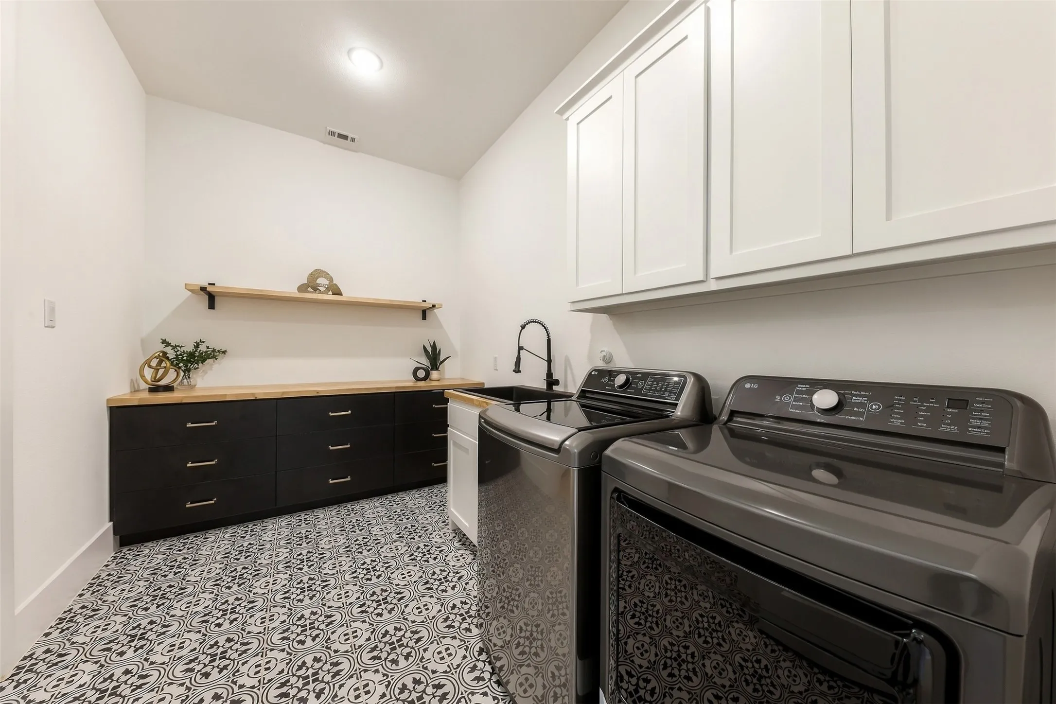 Single Family Residence For Sale in Denton County , 4671 Summerville Lane, Prosper, Texas 75078, 4 Bedroom, 5 Bathroom, 3 Garage spaces, 3,853 Sqft, built in 2022, mls#21405407, Real Estate Agent in Prosper, Homes For Sale in Denton county, Homes For Sale in Prosper, Realtor in Prosper Texas, Real Estate Brokerage Independent Realty Texas, Luminita Cordes Realtor