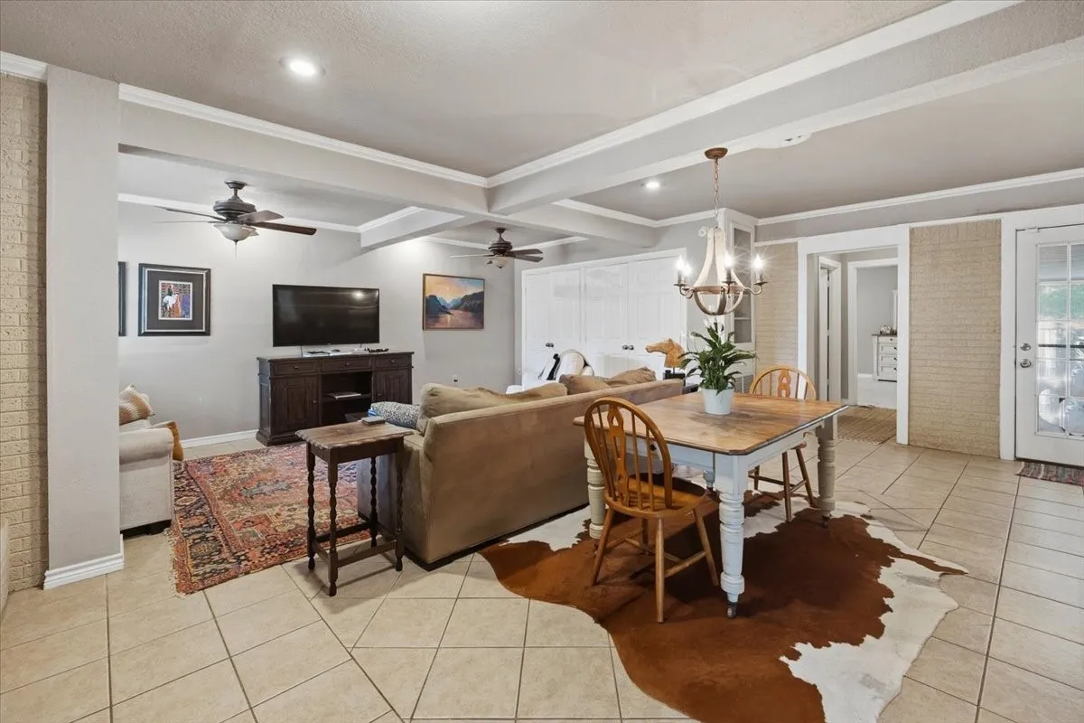 Single Family Residence For Sale in Tarrant County , 3520 South Drive, Fort Worth, Texas 76109, 3 Bedroom, 2 Bathroom, Garage spaces, 1,855 Sqft, built in 1950, mls#21405974, Real Estate Agent in Fort Worth, Homes For Sale in Tarrant county, Homes For Sale in Fort Worth, Realtor in Fort Worth Texas, Real Estate Brokerage Independent Realty Texas, Luminita Cordes Realtor
