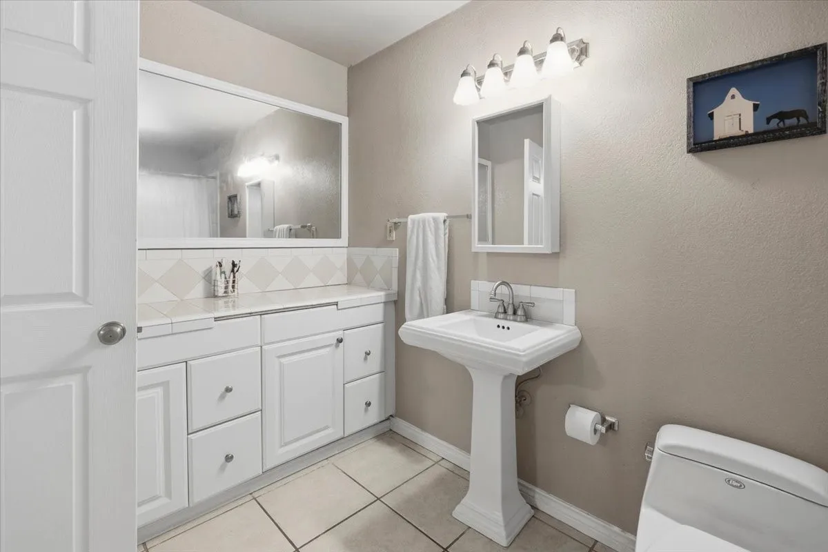 Single Family Residence For Sale in Tarrant County , 3520 South Drive, Fort Worth, Texas 76109, 3 Bedroom, 2 Bathroom, Garage spaces, 1,855 Sqft, built in 1950, mls#21405974, Real Estate Agent in Fort Worth, Homes For Sale in Tarrant county, Homes For Sale in Fort Worth, Realtor in Fort Worth Texas, Real Estate Brokerage Independent Realty Texas, Luminita Cordes Realtor