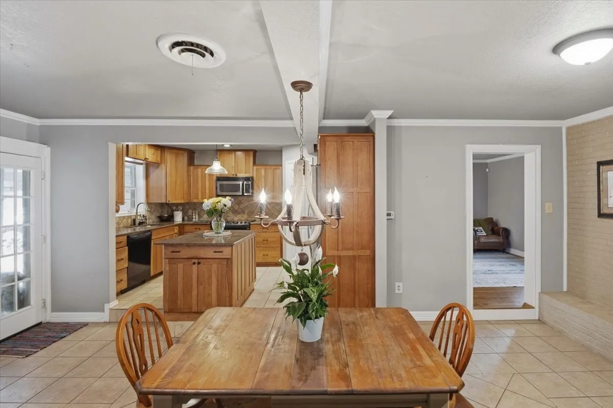 Single Family Residence For Sale in Tarrant County , 3520 South Drive, Fort Worth, Texas 76109, 3 Bedroom, 2 Bathroom, Garage spaces, 1,855 Sqft, built in 1950, mls#21405974, Real Estate Agent in Fort Worth, Homes For Sale in Tarrant county, Homes For Sale in Fort Worth, Realtor in Fort Worth Texas, Real Estate Brokerage Independent Realty Texas, Luminita Cordes Realtor