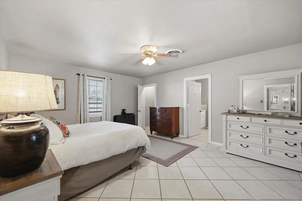 Single Family Residence For Sale in Tarrant County , 3520 South Drive, Fort Worth, Texas 76109, 3 Bedroom, 2 Bathroom, Garage spaces, 1,855 Sqft, built in 1950, mls#21405974, Real Estate Agent in Fort Worth, Homes For Sale in Tarrant county, Homes For Sale in Fort Worth, Realtor in Fort Worth Texas, Real Estate Brokerage Independent Realty Texas, Luminita Cordes Realtor