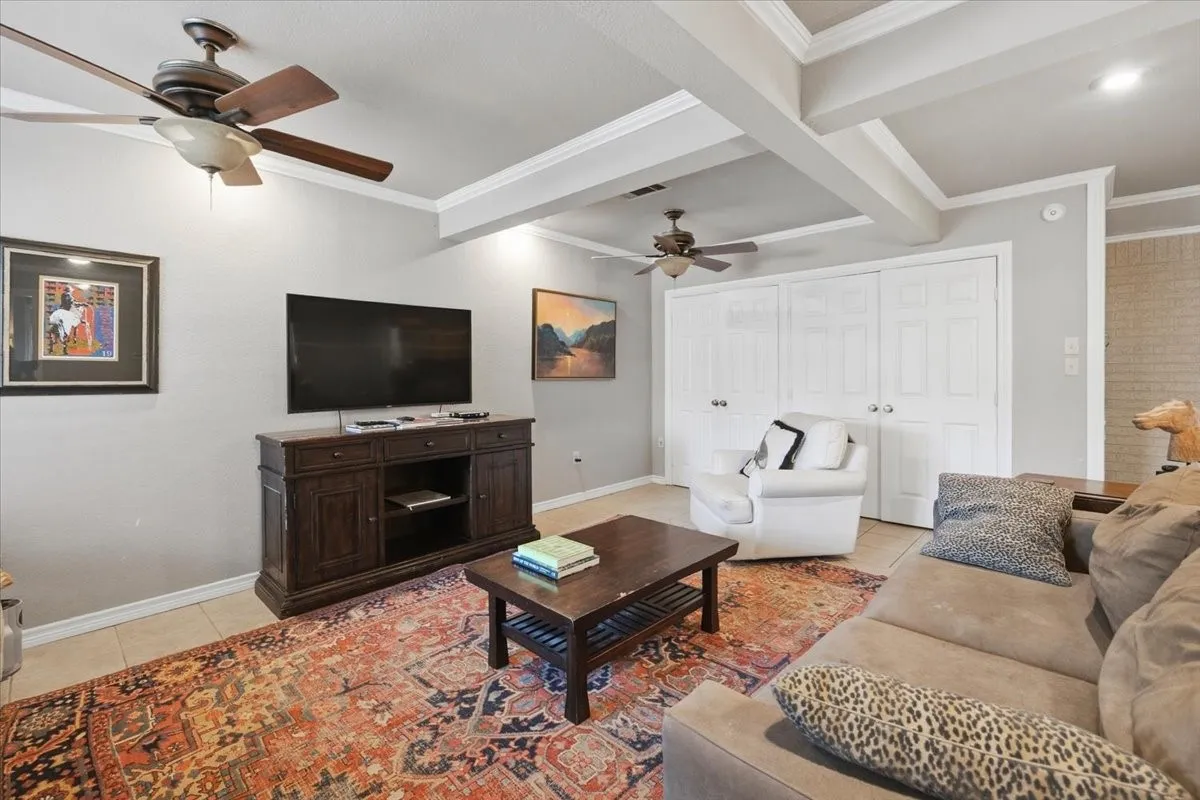 Single Family Residence For Sale in Tarrant County , 3520 South Drive, Fort Worth, Texas 76109, 3 Bedroom, 2 Bathroom, Garage spaces, 1,855 Sqft, built in 1950, mls#21405974, Real Estate Agent in Fort Worth, Homes For Sale in Tarrant county, Homes For Sale in Fort Worth, Realtor in Fort Worth Texas, Real Estate Brokerage Independent Realty Texas, Luminita Cordes Realtor