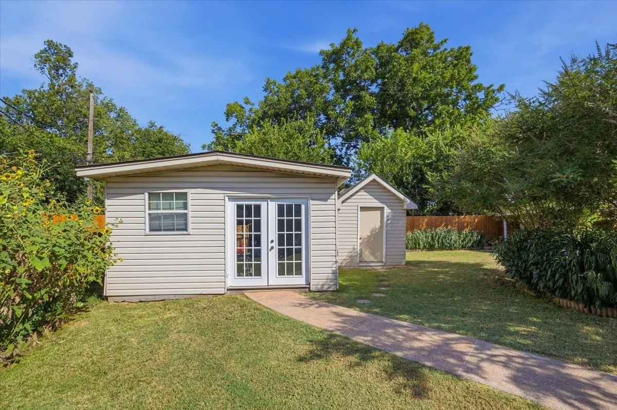 Single Family Residence For Sale in Tarrant County , 3520 South Drive, Fort Worth, Texas 76109, 3 Bedroom, 2 Bathroom, Garage spaces, 1,855 Sqft, built in 1950, mls#21405974, Real Estate Agent in Fort Worth, Homes For Sale in Tarrant county, Homes For Sale in Fort Worth, Realtor in Fort Worth Texas, Real Estate Brokerage Independent Realty Texas, Luminita Cordes Realtor