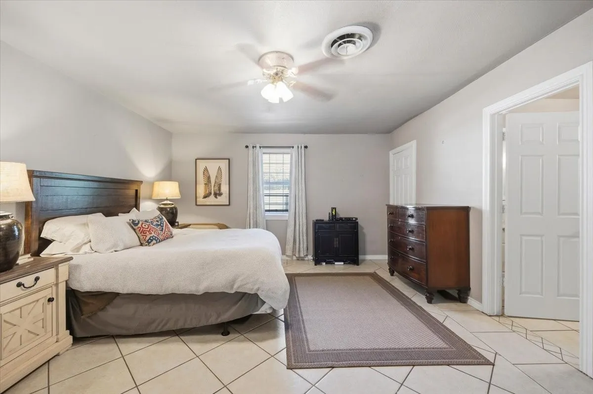 Single Family Residence For Sale in Tarrant County , 3520 South Drive, Fort Worth, Texas 76109, 3 Bedroom, 2 Bathroom, Garage spaces, 1,855 Sqft, built in 1950, mls#21405974, Real Estate Agent in Fort Worth, Homes For Sale in Tarrant county, Homes For Sale in Fort Worth, Realtor in Fort Worth Texas, Real Estate Brokerage Independent Realty Texas, Luminita Cordes Realtor