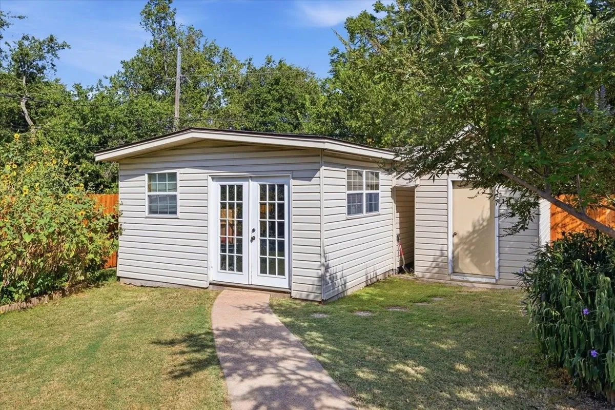 Single Family Residence For Sale in Tarrant County , 3520 South Drive, Fort Worth, Texas 76109, 3 Bedroom, 2 Bathroom, Garage spaces, 1,855 Sqft, built in 1950, mls#21405974, Real Estate Agent in Fort Worth, Homes For Sale in Tarrant county, Homes For Sale in Fort Worth, Realtor in Fort Worth Texas, Real Estate Brokerage Independent Realty Texas, Luminita Cordes Realtor