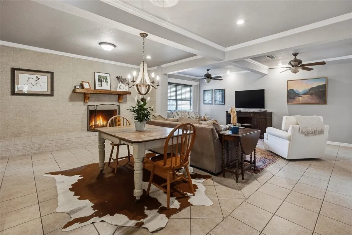 Single Family Residence For Sale in Tarrant County , 3520 South Drive, Fort Worth, Texas 76109, 3 Bedroom, 2 Bathroom, Garage spaces, 1,855 Sqft, built in 1950, mls#21405974, Real Estate Agent in Fort Worth, Homes For Sale in Tarrant county, Homes For Sale in Fort Worth, Realtor in Fort Worth Texas, Real Estate Brokerage Independent Realty Texas, Luminita Cordes Realtor