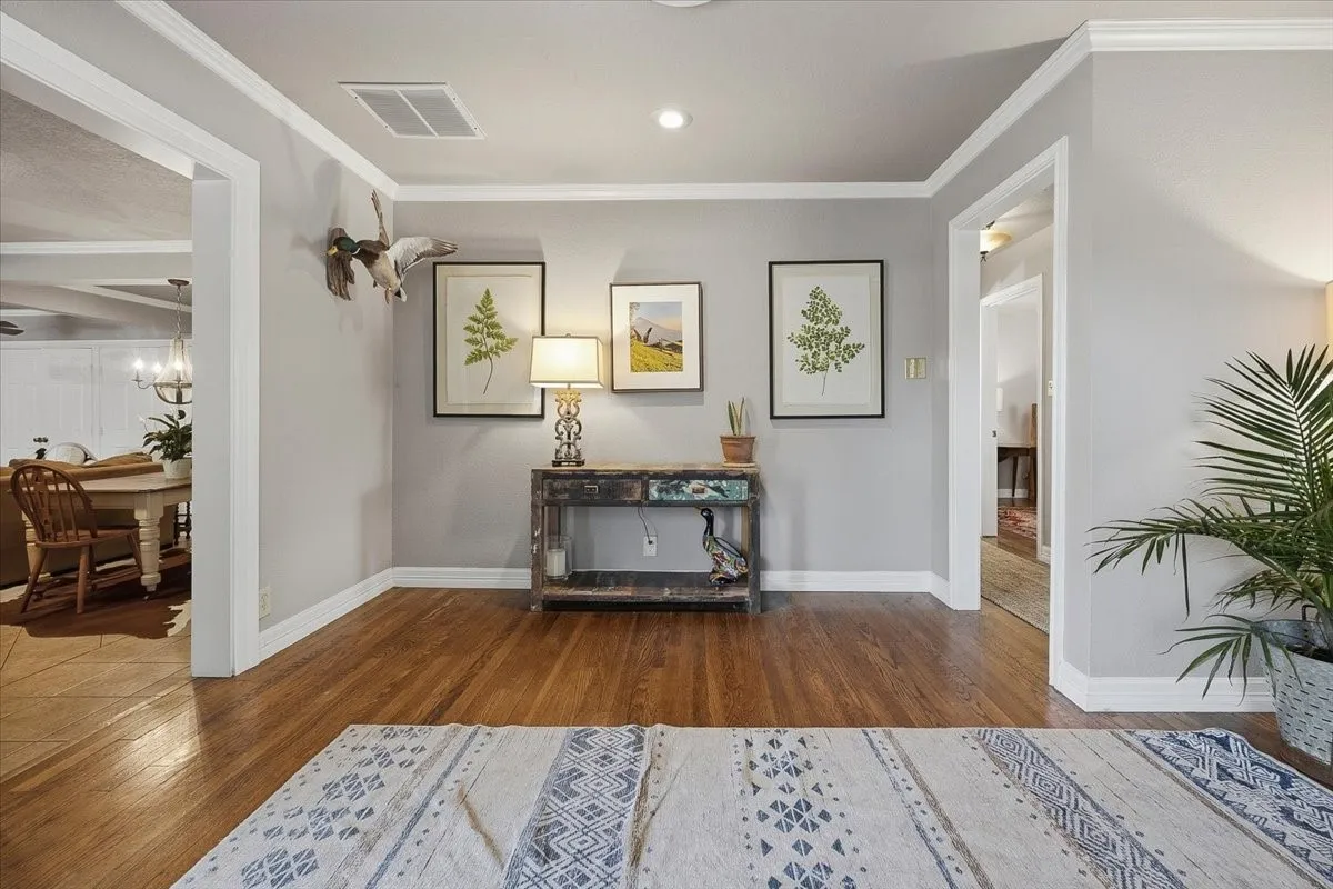 Single Family Residence For Sale in Tarrant County , 3520 South Drive, Fort Worth, Texas 76109, 3 Bedroom, 2 Bathroom, Garage spaces, 1,855 Sqft, built in 1950, mls#21405974, Real Estate Agent in Fort Worth, Homes For Sale in Tarrant county, Homes For Sale in Fort Worth, Realtor in Fort Worth Texas, Real Estate Brokerage Independent Realty Texas, Luminita Cordes Realtor