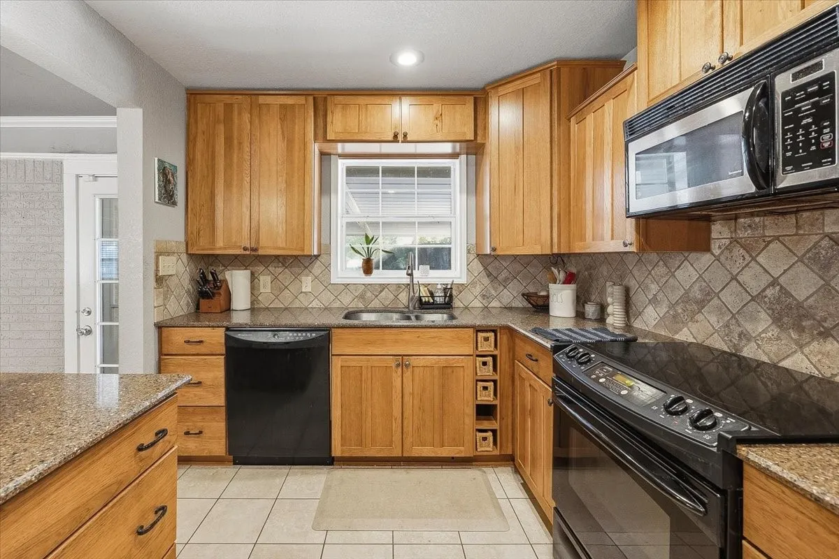 Single Family Residence For Sale in Tarrant County , 3520 South Drive, Fort Worth, Texas 76109, 3 Bedroom, 2 Bathroom, Garage spaces, 1,855 Sqft, built in 1950, mls#21405974, Real Estate Agent in Fort Worth, Homes For Sale in Tarrant county, Homes For Sale in Fort Worth, Realtor in Fort Worth Texas, Real Estate Brokerage Independent Realty Texas, Luminita Cordes Realtor