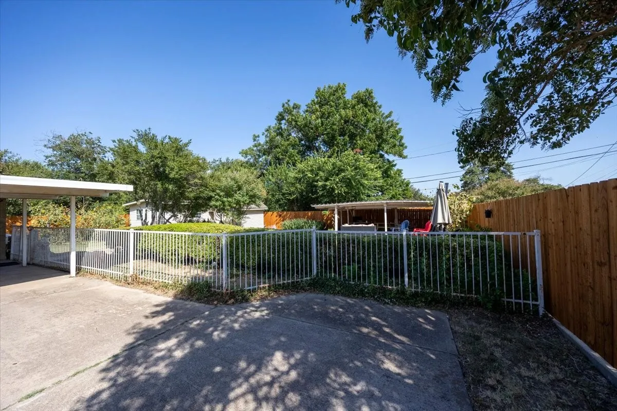 Single Family Residence For Sale in Tarrant County , 3520 South Drive, Fort Worth, Texas 76109, 3 Bedroom, 2 Bathroom, Garage spaces, 1,855 Sqft, built in 1950, mls#21405974, Real Estate Agent in Fort Worth, Homes For Sale in Tarrant county, Homes For Sale in Fort Worth, Realtor in Fort Worth Texas, Real Estate Brokerage Independent Realty Texas, Luminita Cordes Realtor