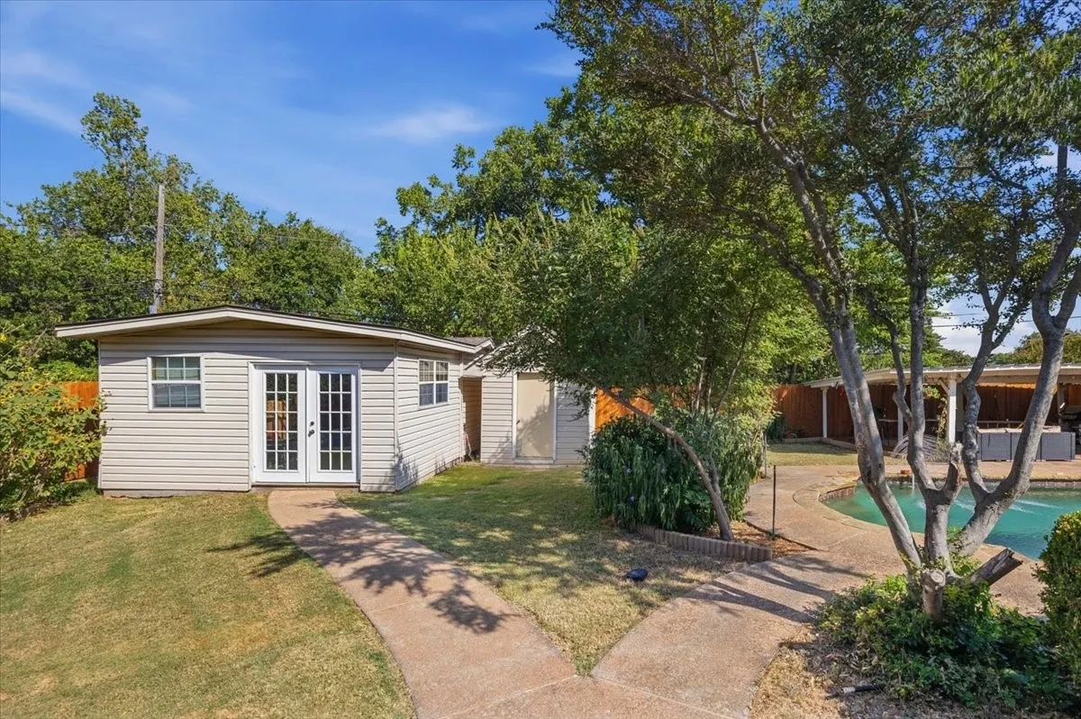 Single Family Residence For Sale in Tarrant County , 3520 South Drive, Fort Worth, Texas 76109, 3 Bedroom, 2 Bathroom, Garage spaces, 1,855 Sqft, built in 1950, mls#21405974, Real Estate Agent in Fort Worth, Homes For Sale in Tarrant county, Homes For Sale in Fort Worth, Realtor in Fort Worth Texas, Real Estate Brokerage Independent Realty Texas, Luminita Cordes Realtor