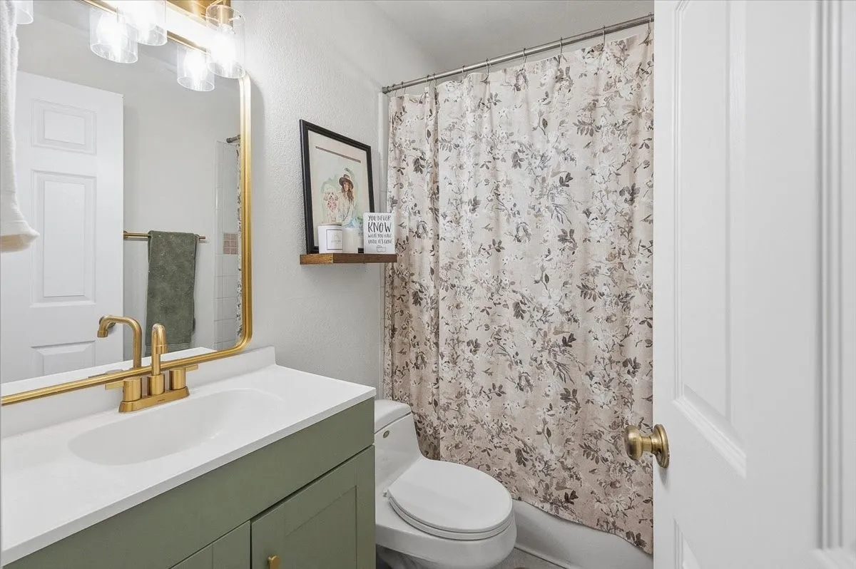 Single Family Residence For Sale in Tarrant County , 3520 South Drive, Fort Worth, Texas 76109, 3 Bedroom, 2 Bathroom, Garage spaces, 1,855 Sqft, built in 1950, mls#21405974, Real Estate Agent in Fort Worth, Homes For Sale in Tarrant county, Homes For Sale in Fort Worth, Realtor in Fort Worth Texas, Real Estate Brokerage Independent Realty Texas, Luminita Cordes Realtor