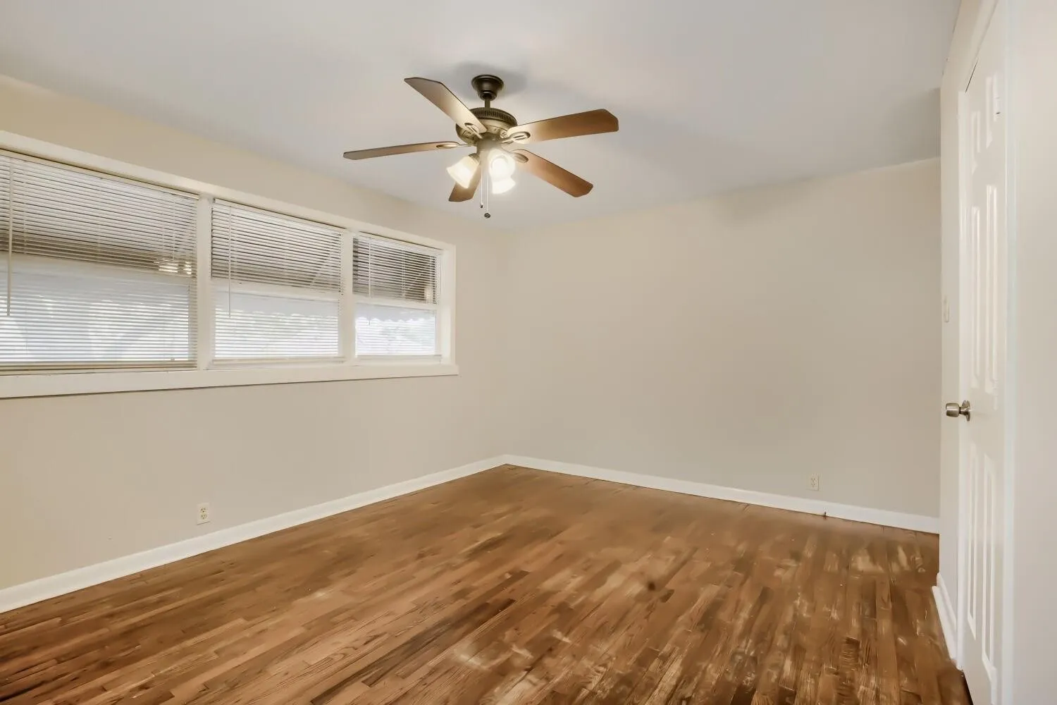 Single Family Residence For Rent in Grayson County , 1811 W College Street, Sherman, Texas 75092, 3 Bedroom, 1 Bathroom, 2 Garage spaces, 1,150 Sqft, built in 1958, mls#21406164, Real Estate Agent in Sherman, Homes For Rent in Grayson county, Homes For Rent in Sherman, Realtor in Sherman Texas, Real Estate Brokerage Independent Realty Texas, Luminita Cordes Realtor
