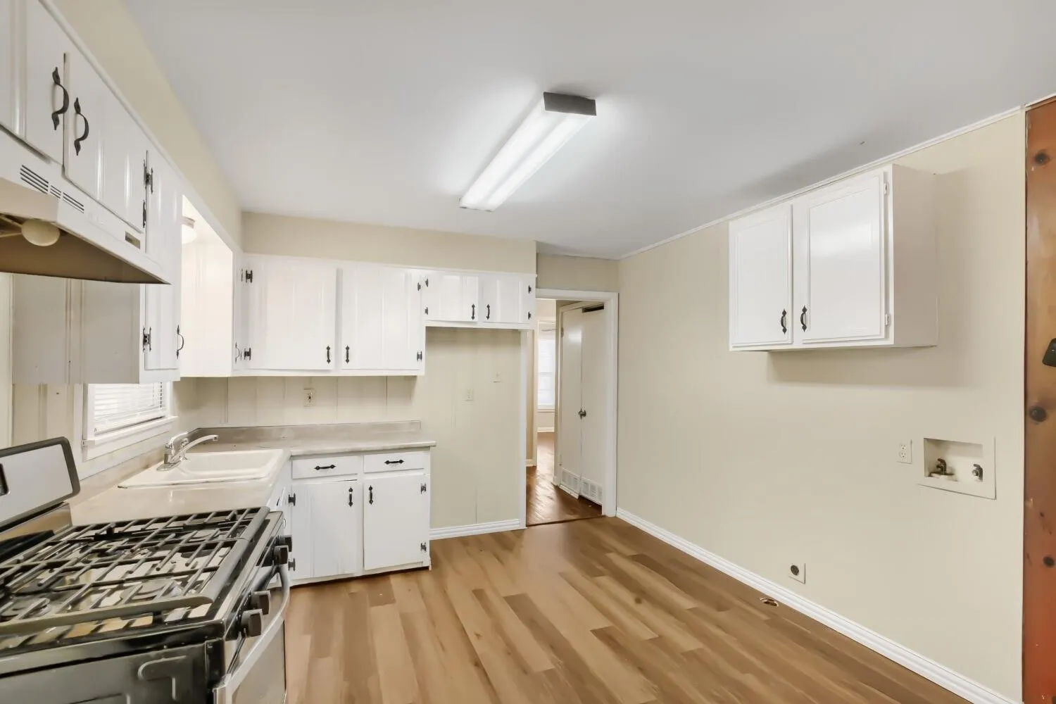 Single Family Residence For Rent in Grayson County , 1811 W College Street, Sherman, Texas 75092, 3 Bedroom, 1 Bathroom, 2 Garage spaces, 1,150 Sqft, built in 1958, mls#21406164, Real Estate Agent in Sherman, Homes For Rent in Grayson county, Homes For Rent in Sherman, Realtor in Sherman Texas, Real Estate Brokerage Independent Realty Texas, Luminita Cordes Realtor