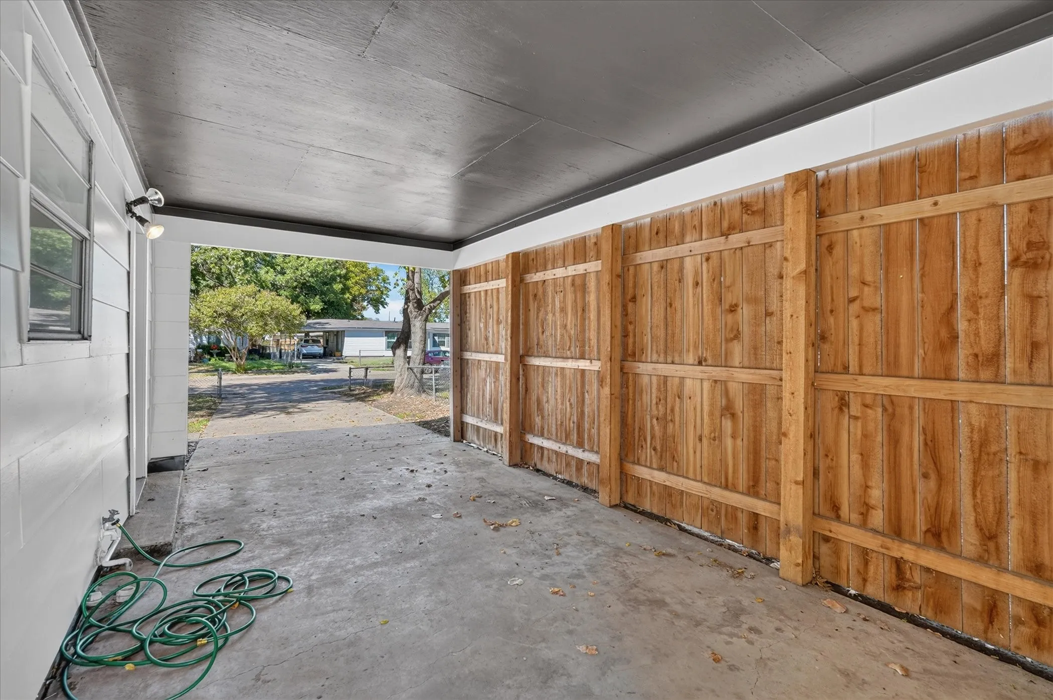 Single Family Residence For Sale in Dallas County , 1018 Jardin Drive, Mesquite, Texas 75149, 3 Bedroom, 1 Bathroom, Garage spaces, 977 Sqft, built in 1955, mls#21392168, Real Estate Agent in Mesquite, Homes For Sale in Dallas county, Homes For Sale in Mesquite, Realtor in Mesquite Texas, Real Estate Brokerage Independent Realty Texas, Luminita Cordes Realtor