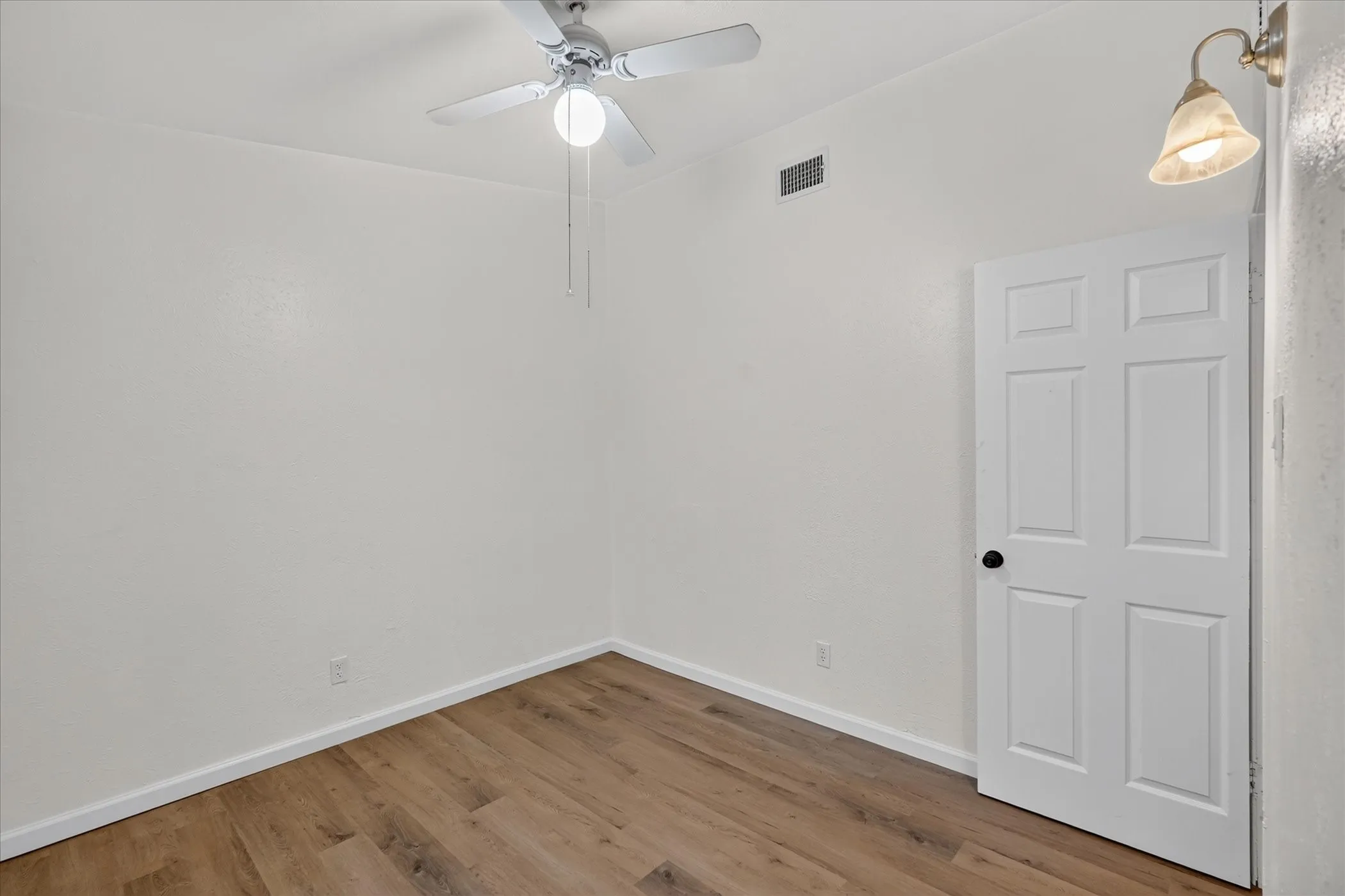 Single Family Residence For Sale in Dallas County , 1018 Jardin Drive, Mesquite, Texas 75149, 3 Bedroom, 1 Bathroom, Garage spaces, 977 Sqft, built in 1955, mls#21392168, Real Estate Agent in Mesquite, Homes For Sale in Dallas county, Homes For Sale in Mesquite, Realtor in Mesquite Texas, Real Estate Brokerage Independent Realty Texas, Luminita Cordes Realtor