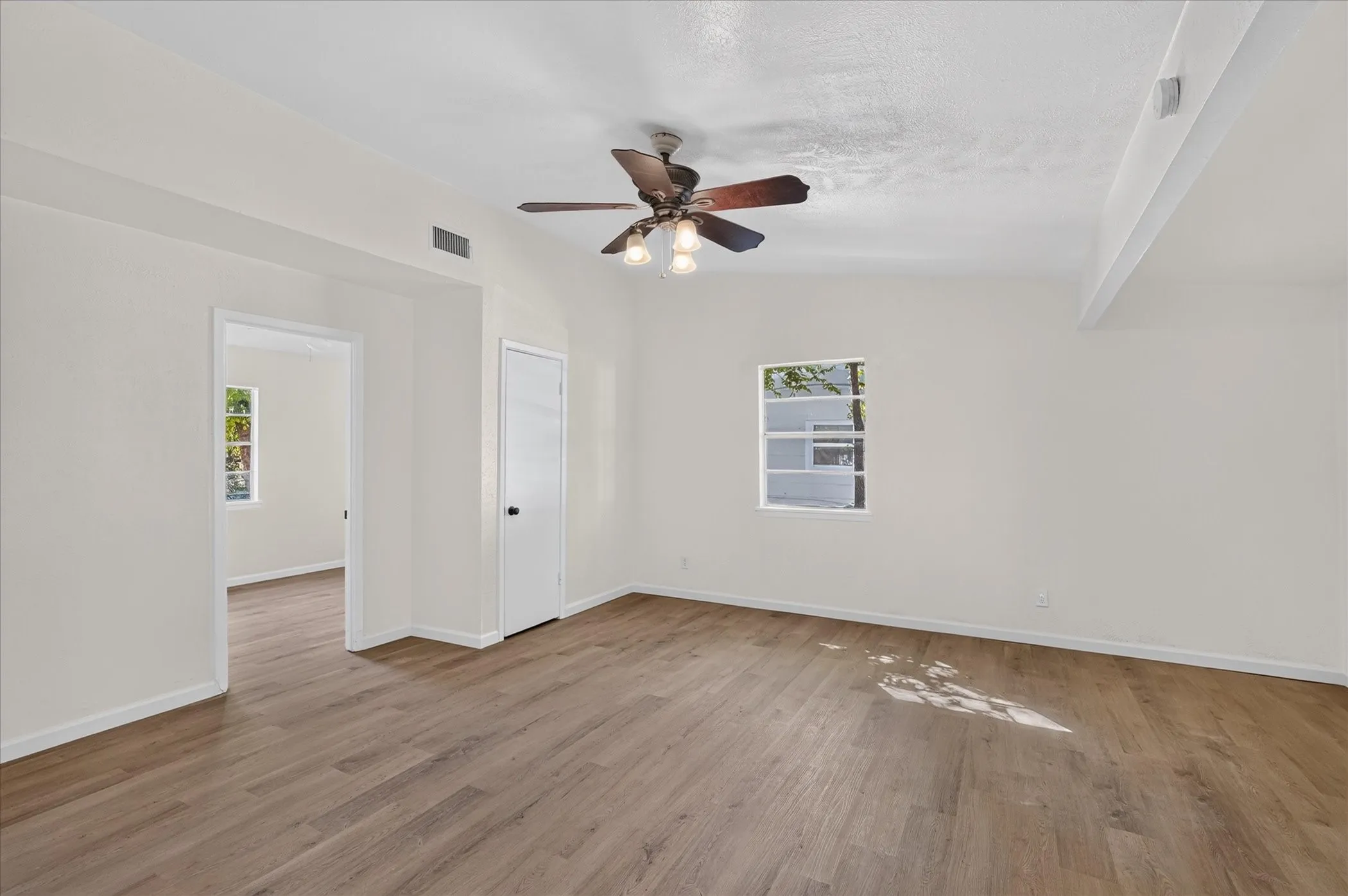 Single Family Residence For Sale in Dallas County , 1018 Jardin Drive, Mesquite, Texas 75149, 3 Bedroom, 1 Bathroom, Garage spaces, 977 Sqft, built in 1955, mls#21392168, Real Estate Agent in Mesquite, Homes For Sale in Dallas county, Homes For Sale in Mesquite, Realtor in Mesquite Texas, Real Estate Brokerage Independent Realty Texas, Luminita Cordes Realtor