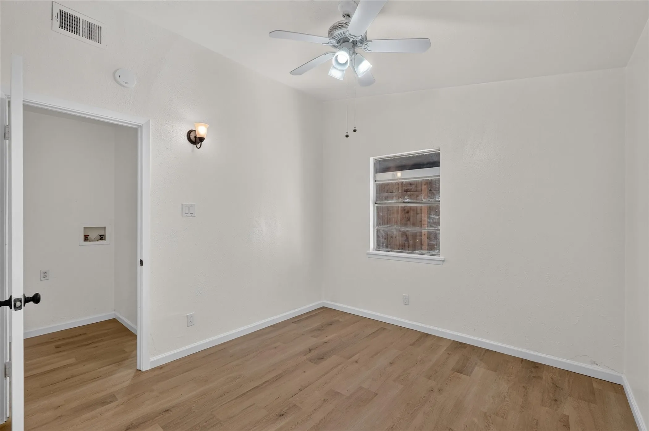 Single Family Residence For Sale in Dallas County , 1018 Jardin Drive, Mesquite, Texas 75149, 3 Bedroom, 1 Bathroom, Garage spaces, 977 Sqft, built in 1955, mls#21392168, Real Estate Agent in Mesquite, Homes For Sale in Dallas county, Homes For Sale in Mesquite, Realtor in Mesquite Texas, Real Estate Brokerage Independent Realty Texas, Luminita Cordes Realtor
