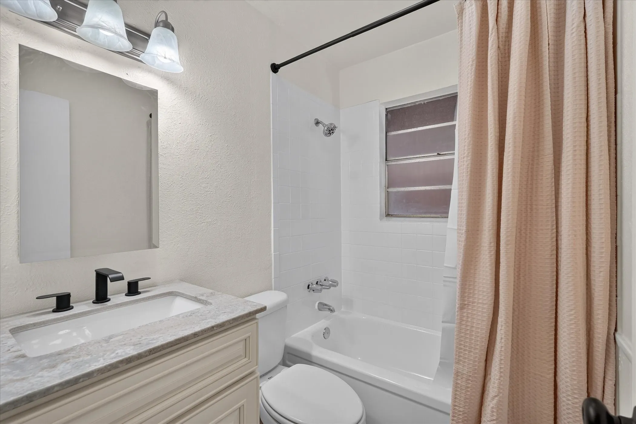 Single Family Residence For Sale in Dallas County , 1018 Jardin Drive, Mesquite, Texas 75149, 3 Bedroom, 1 Bathroom, Garage spaces, 977 Sqft, built in 1955, mls#21392168, Real Estate Agent in Mesquite, Homes For Sale in Dallas county, Homes For Sale in Mesquite, Realtor in Mesquite Texas, Real Estate Brokerage Independent Realty Texas, Luminita Cordes Realtor