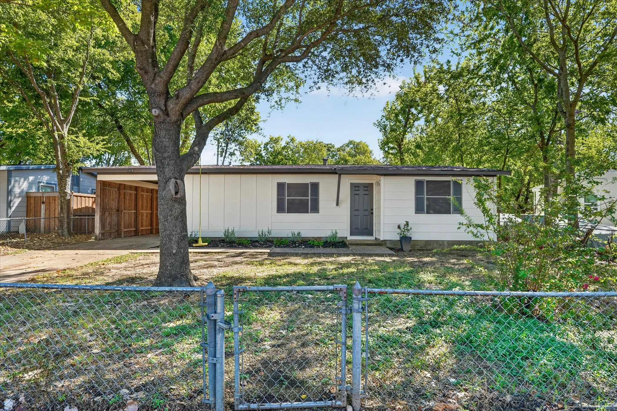 Single Family Residence For Sale in Dallas County , 1018 Jardin Drive, Mesquite, Texas 75149, 3 Bedroom, 1 Bathroom, Garage spaces, 977 Sqft, built in 1955, mls#21392168, Real Estate Agent in Mesquite, Homes For Sale in Dallas county, Homes For Sale in Mesquite, Realtor in Mesquite Texas, Real Estate Brokerage Independent Realty Texas, Luminita Cordes Realtor