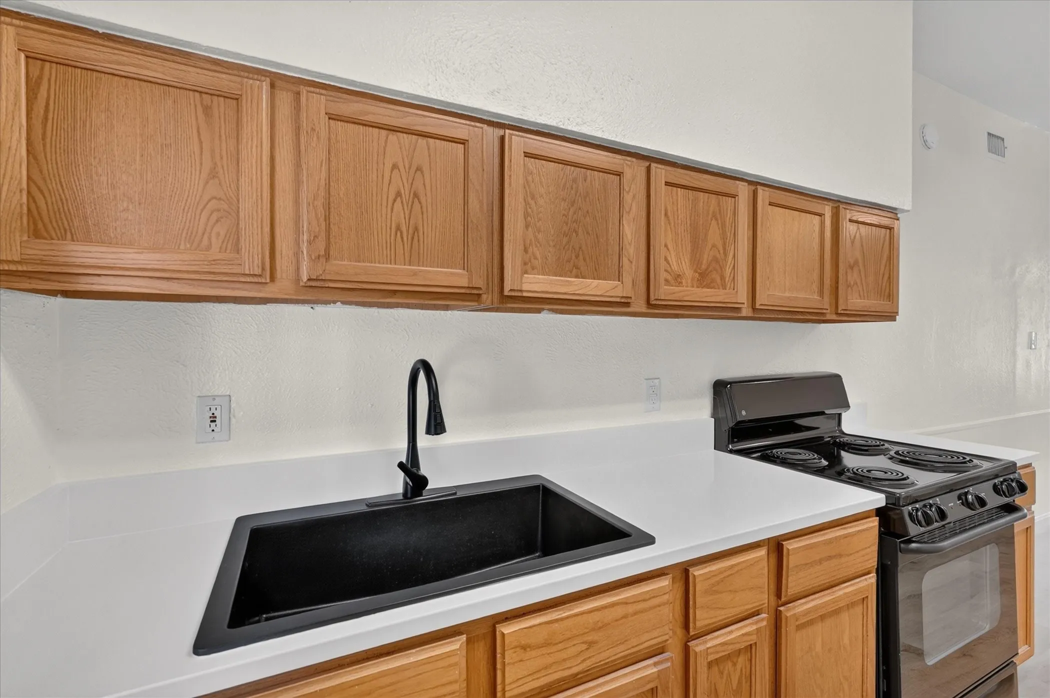 Single Family Residence For Sale in Dallas County , 1018 Jardin Drive, Mesquite, Texas 75149, 3 Bedroom, 1 Bathroom, Garage spaces, 977 Sqft, built in 1955, mls#21392168, Real Estate Agent in Mesquite, Homes For Sale in Dallas county, Homes For Sale in Mesquite, Realtor in Mesquite Texas, Real Estate Brokerage Independent Realty Texas, Luminita Cordes Realtor